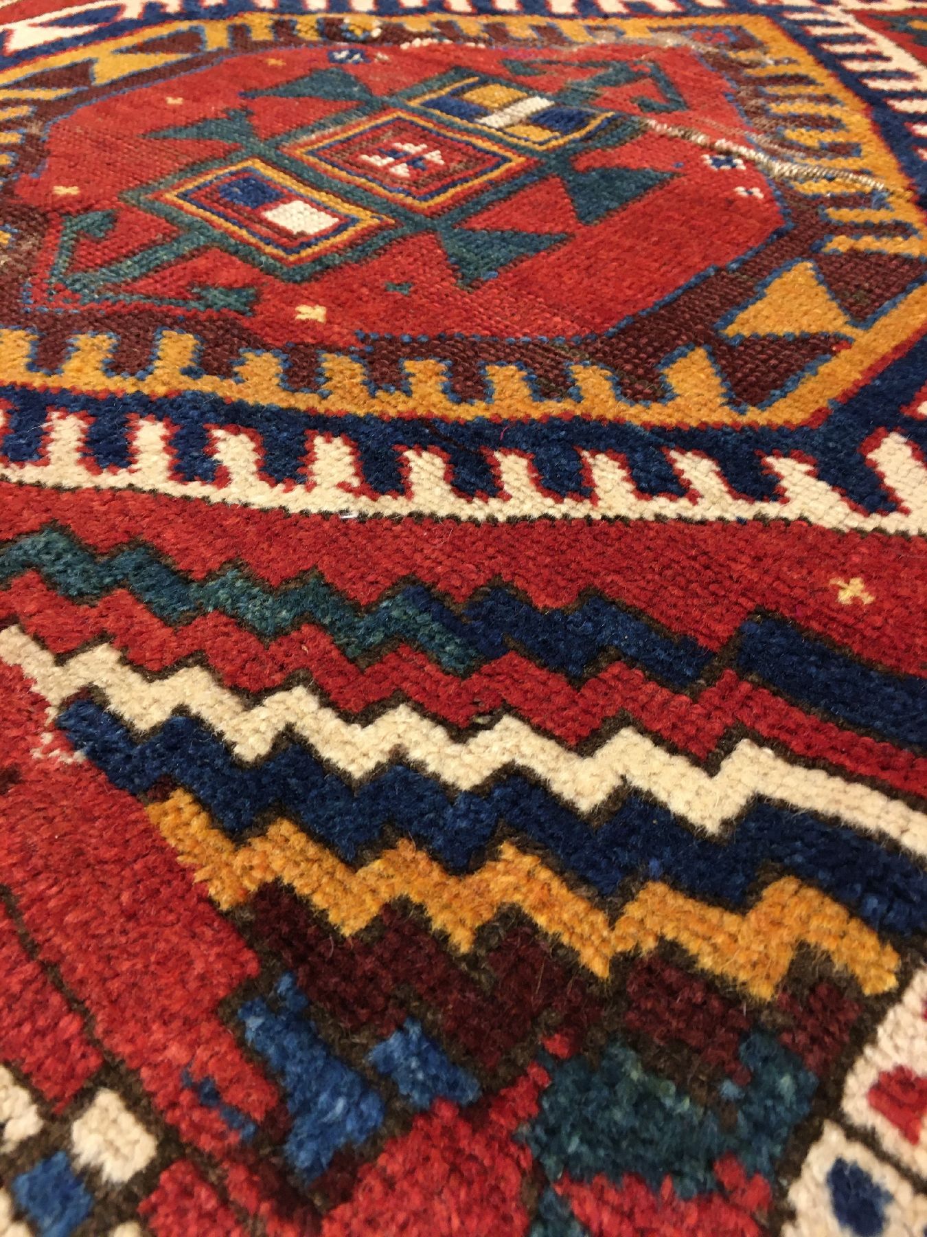 Detail e: Frühes Zentralanatolisches "Fragment" antik, Zentralanatolien Konya-Region, 1.Hälfte 19.Jhd., Wolle geknüpft auf Wolle. Kurdisches ...