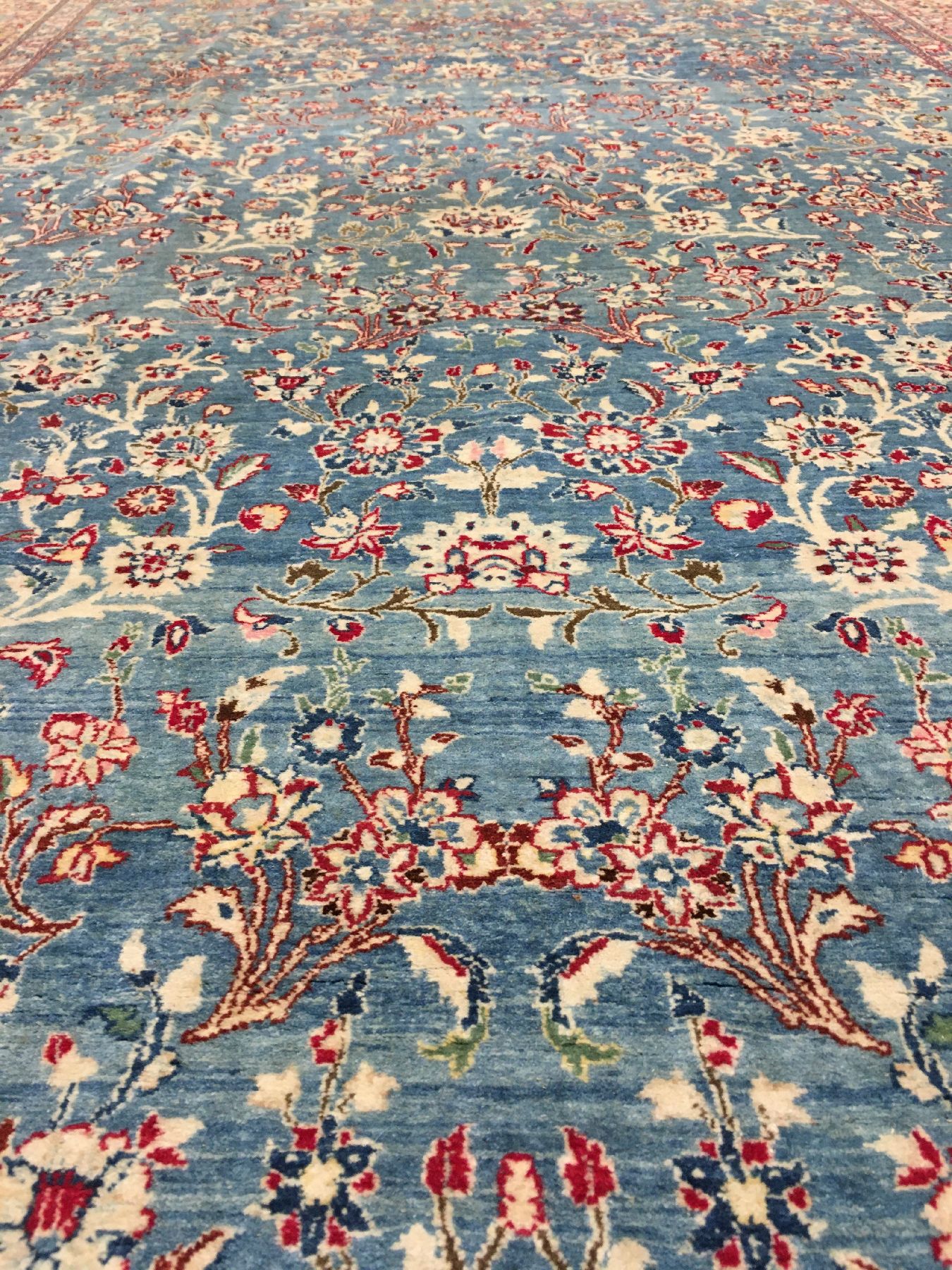 Detail b: Feiner Nain "Tudeschk" alt, Zentralpersien, um 1940, Korkwolle geknüpft auf Baumwolle. Fein geknüpfter himmelblauer Nain aus der ...