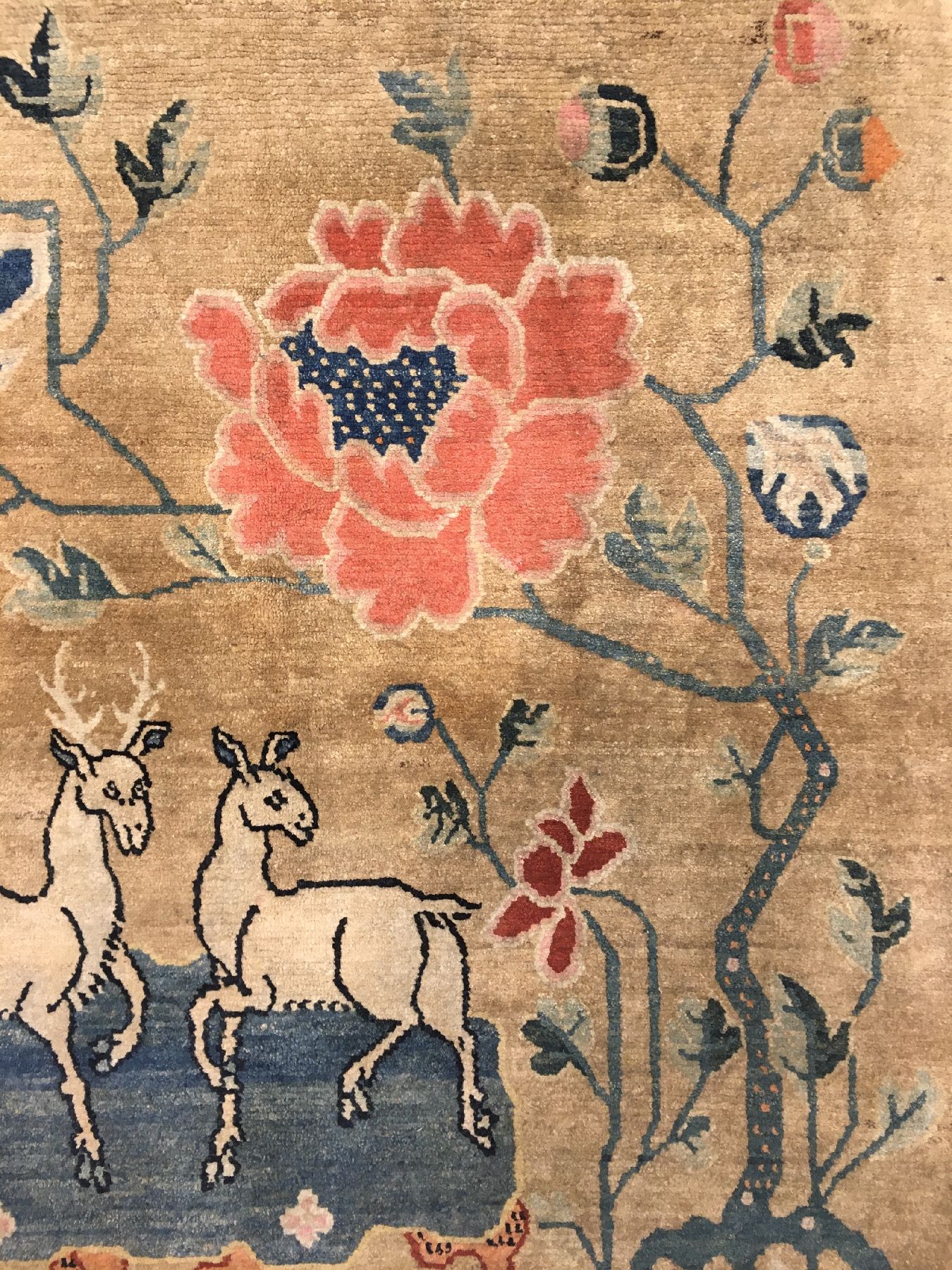 Detail d: Schigatse "Jabuye" alt, Südtibet, um 1920, Wolle geknüpft auf Wolle. Seltene tibetische Jabuye wohl gefertigt für Zeremonialzwecke. ...