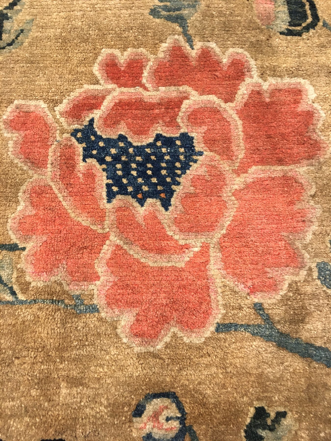 Detail e: Schigatse "Jabuye" alt, Südtibet, um 1920, Wolle geknüpft auf Wolle. Seltene tibetische Jabuye wohl gefertigt für Zeremonialzwecke. ...