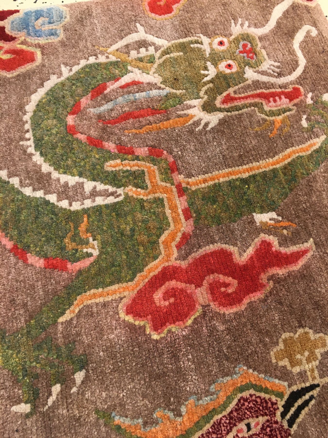Detail b: Schigatse "Jabuye" alt (Drache & Phönyx) "Signiert", Südtibet, um 1920, Wolle geknüpft auf Wolle. Seltene Jabuye wohl ...