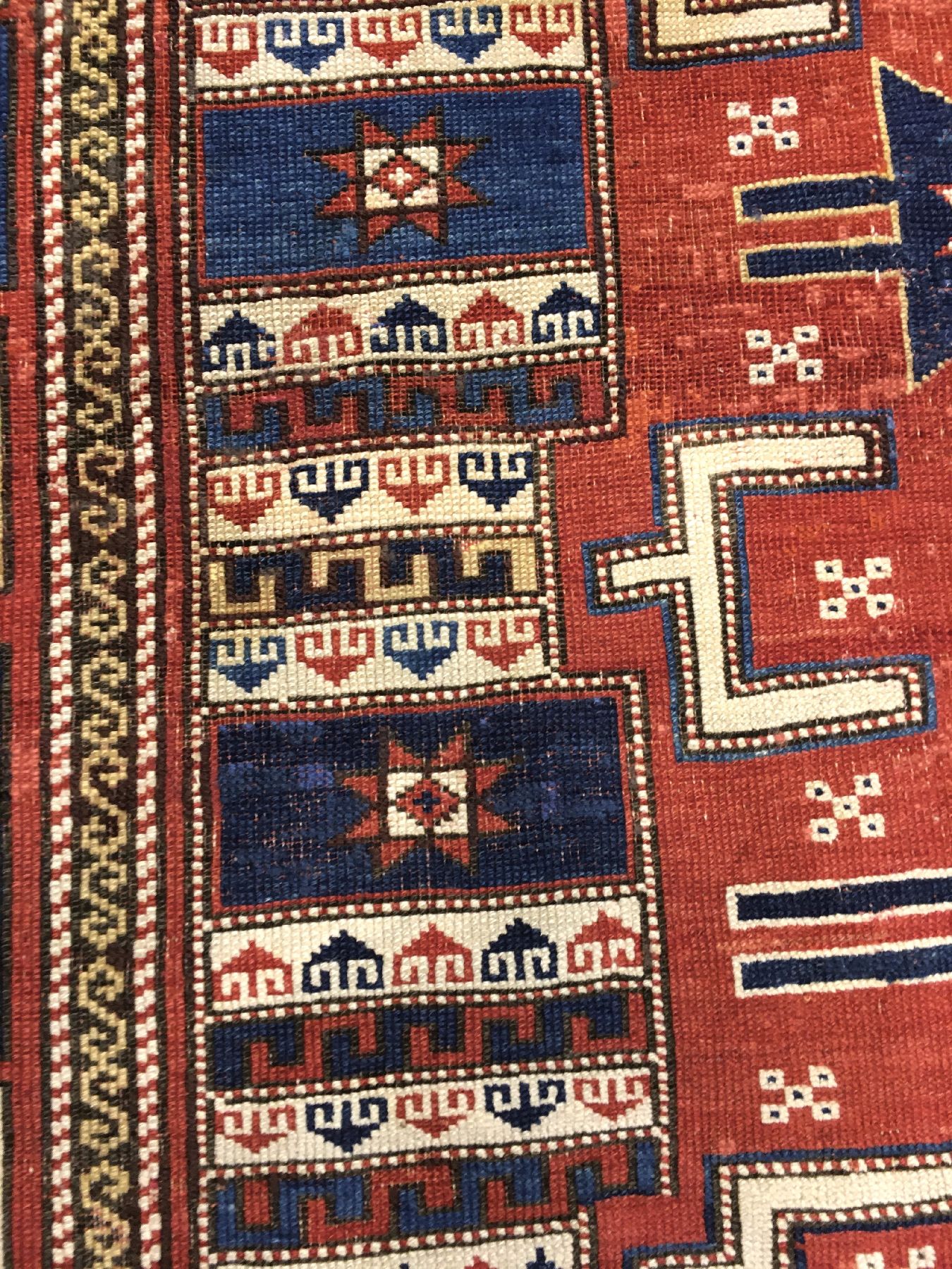 Detail e: Seltener Bergama antik, Nordwestanatolien, 1.Hälfte 19.Jhd., Wolle geknüpft auf Wolle. Rarer Bergama mit Stern Motiven und ungewöhnlicher ...