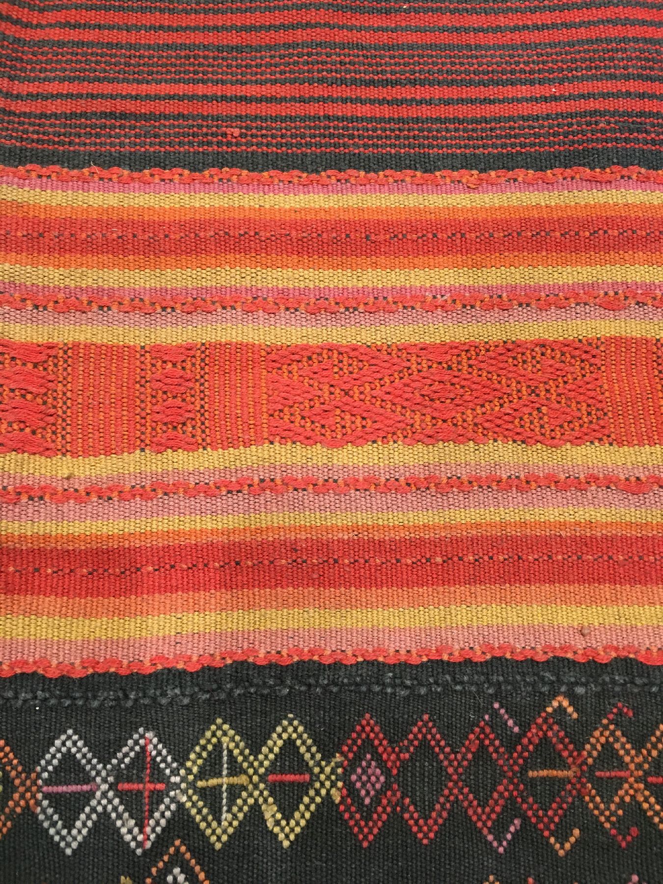 Detail g: Feines indonesisches Textil alt, Indonesien, um 1920/1930, Baumwolle/Wolle. Feine Qualität, selten, ca. 147 x 52 cm, EHZ: 2-3.