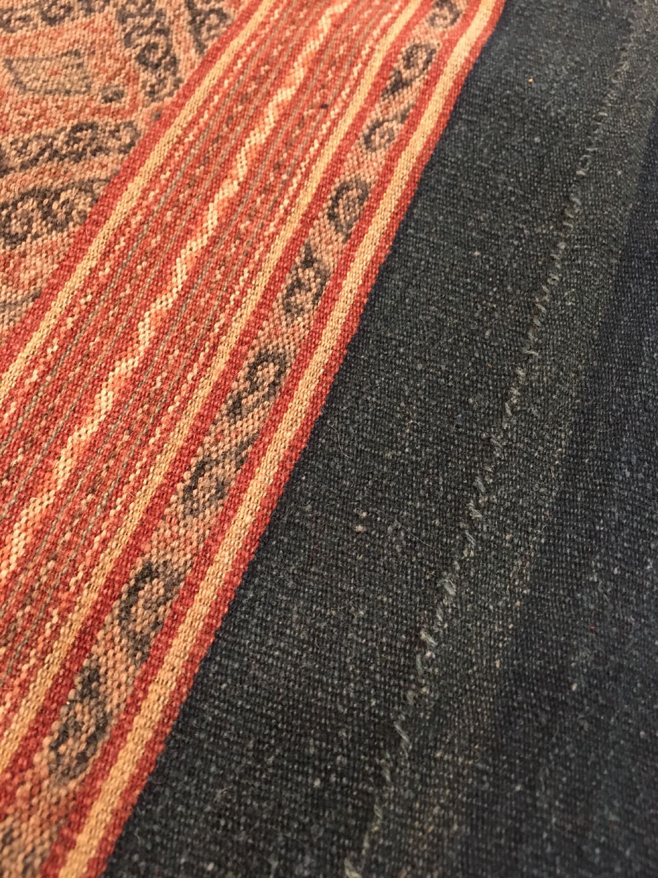 Detail c: Feines indonesisches Textil alt, Indonesien, um 1920/1930, Baumwolle/Wolle. Bemerkenswerte feine Qualität, Rarität, ca. 170 x 55 cm, EHZ: 2-3.
