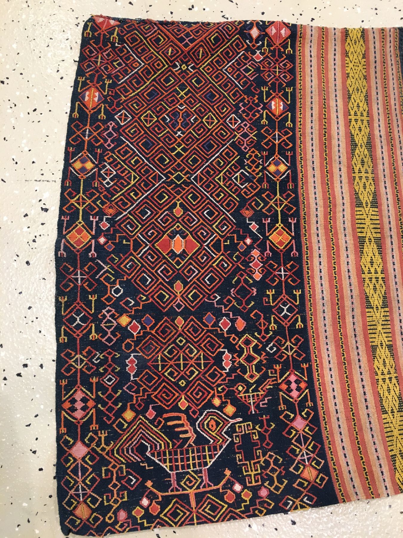 Detail f: Feines indonesisches Textil alt, Indonesien, um 1920/1930, Baumwolle/Wolle. Feine Qualität, selten, sammelwürdig, ca. 137 x 58 cm, EHZ: 2-3.
