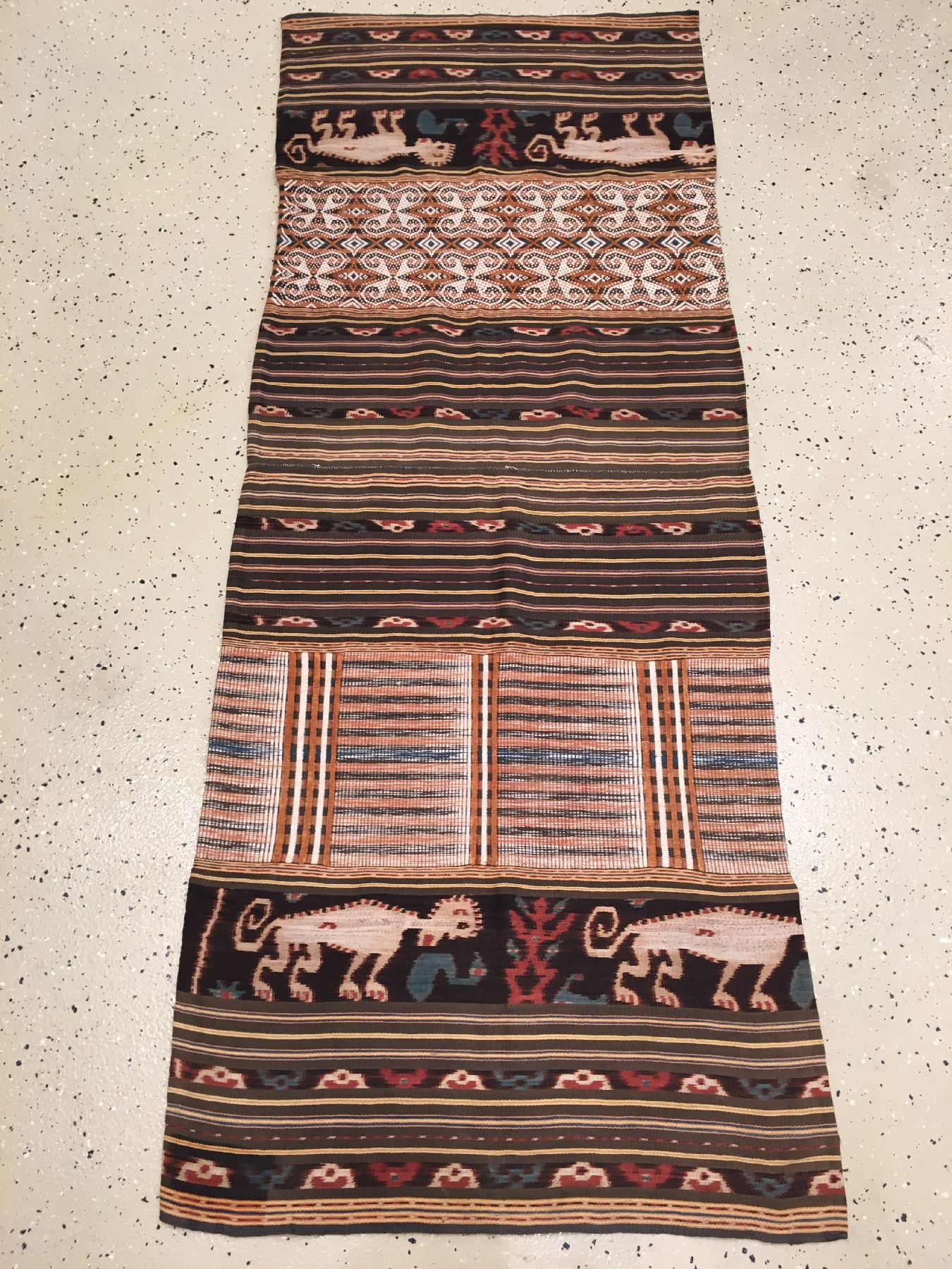 Detail a: Seltenes indonesisches Textil alt, Indonesien, um 1920, Baumwolle/Wolle. Absolute Rarität, ca. 169 x 63 cm, EHZ: 2-3.