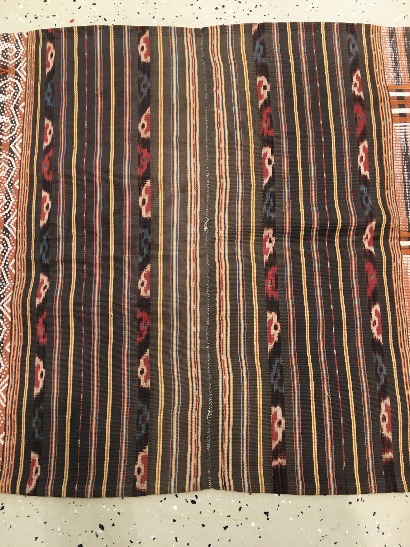 Detail f: Seltenes indonesisches Textil alt, Indonesien, um 1920, Baumwolle/Wolle. Absolute Rarität, ca. 169 x 63 cm, EHZ: 2-3.