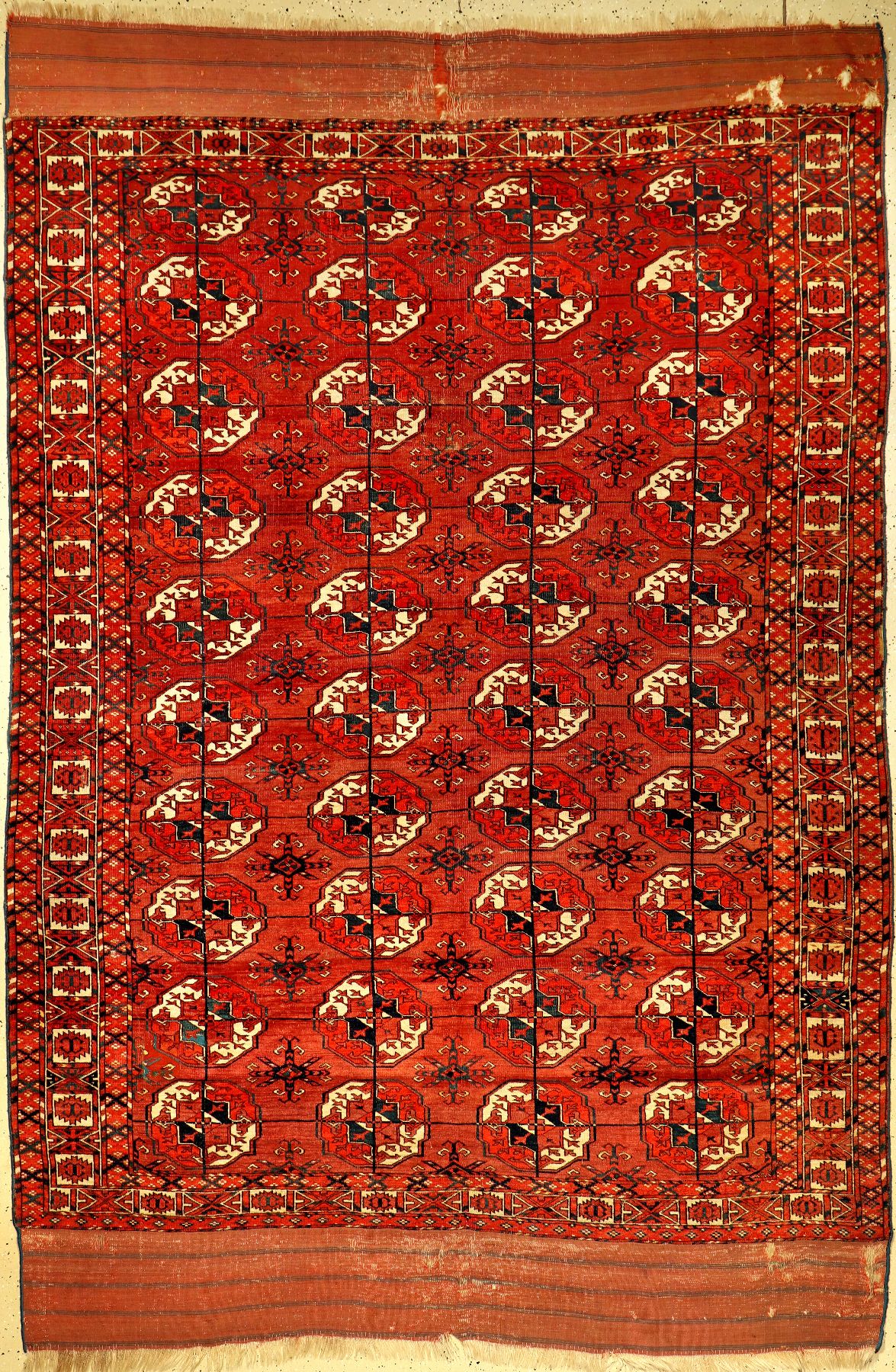 Feiner Tekke "Hauptteppich" antik, Turkmenistan, 19.Jhd., Wolle geknüpft auf Wolle. Hauptteppich der Tekke Turkmenen mit klassichen ...