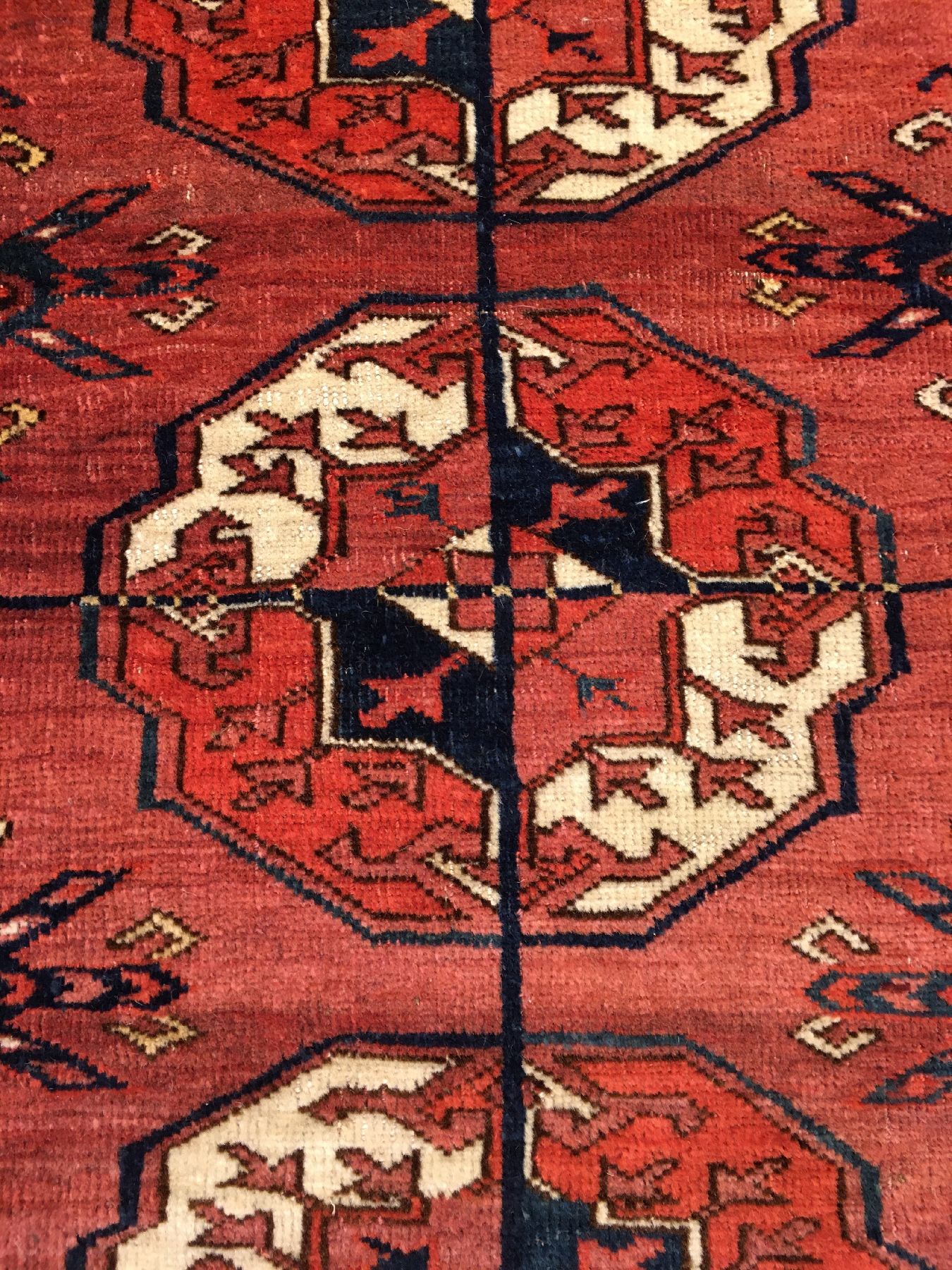 Detail c: Feiner Tekke "Hauptteppich" antik, Turkmenistan, 19.Jhd., Wolle geknüpft auf Wolle. Hauptteppich der Tekke Turkmenen mit klassichen ...