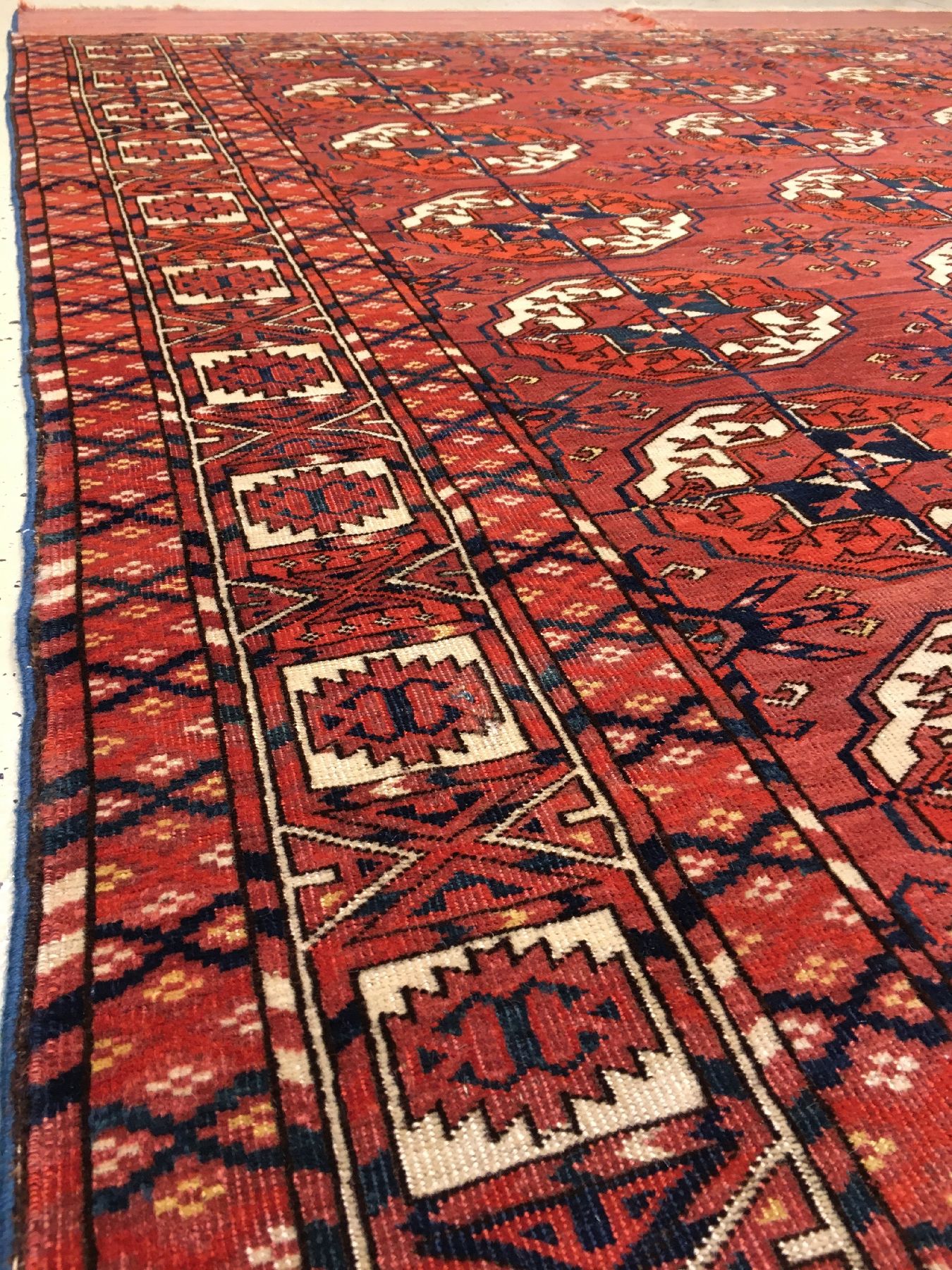 Detail f: Feiner Tekke "Hauptteppich" antik, Turkmenistan, 19.Jhd., Wolle geknüpft auf Wolle. Hauptteppich der Tekke Turkmenen mit klassichen ...