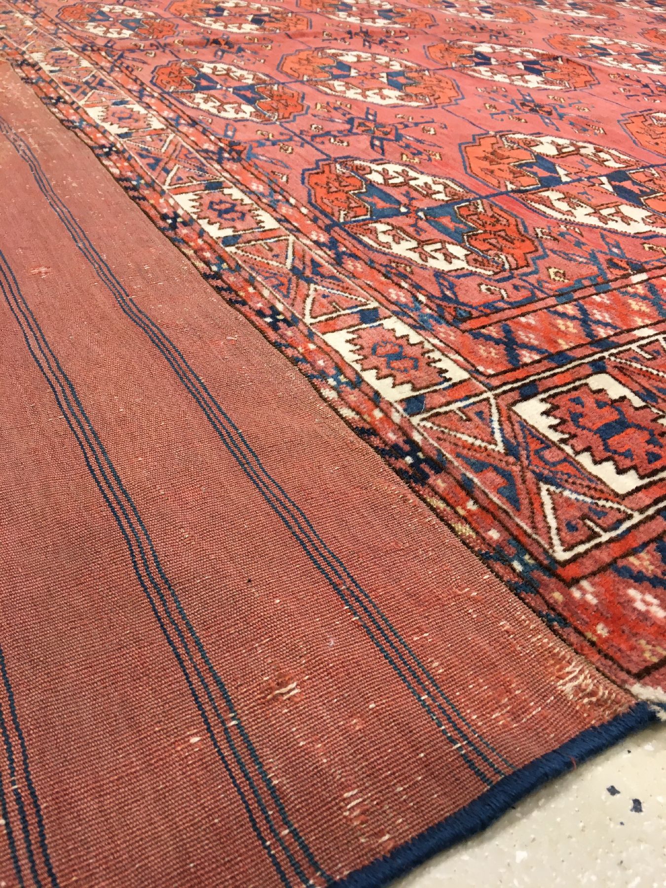Detail g: Feiner Tekke "Hauptteppich" antik, Turkmenistan, 19.Jhd., Wolle geknüpft auf Wolle. Hauptteppich der Tekke Turkmenen mit klassichen ...