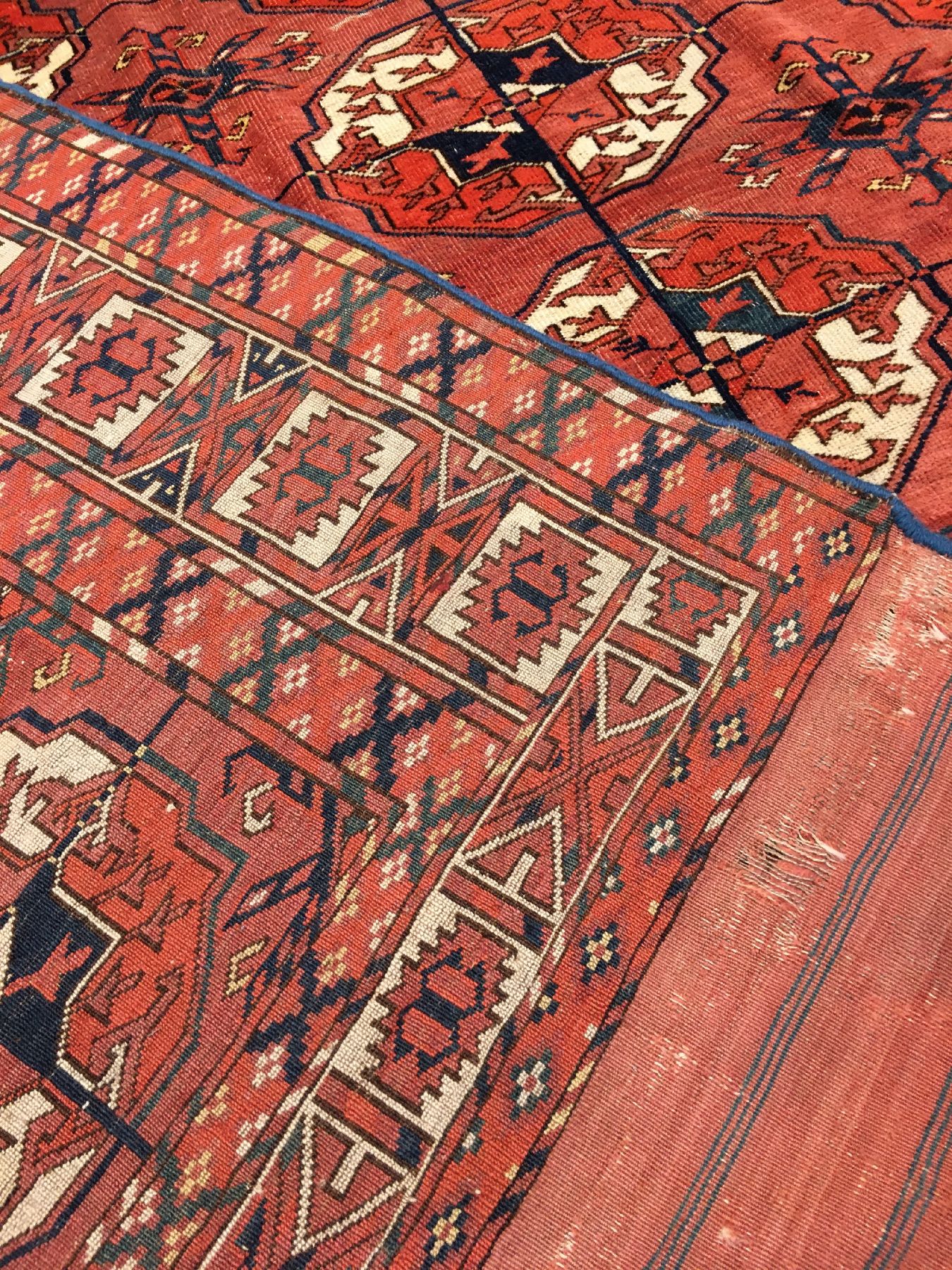 Detail h: Feiner Tekke "Hauptteppich" antik, Turkmenistan, 19.Jhd., Wolle geknüpft auf Wolle. Hauptteppich der Tekke Turkmenen mit klassichen ...