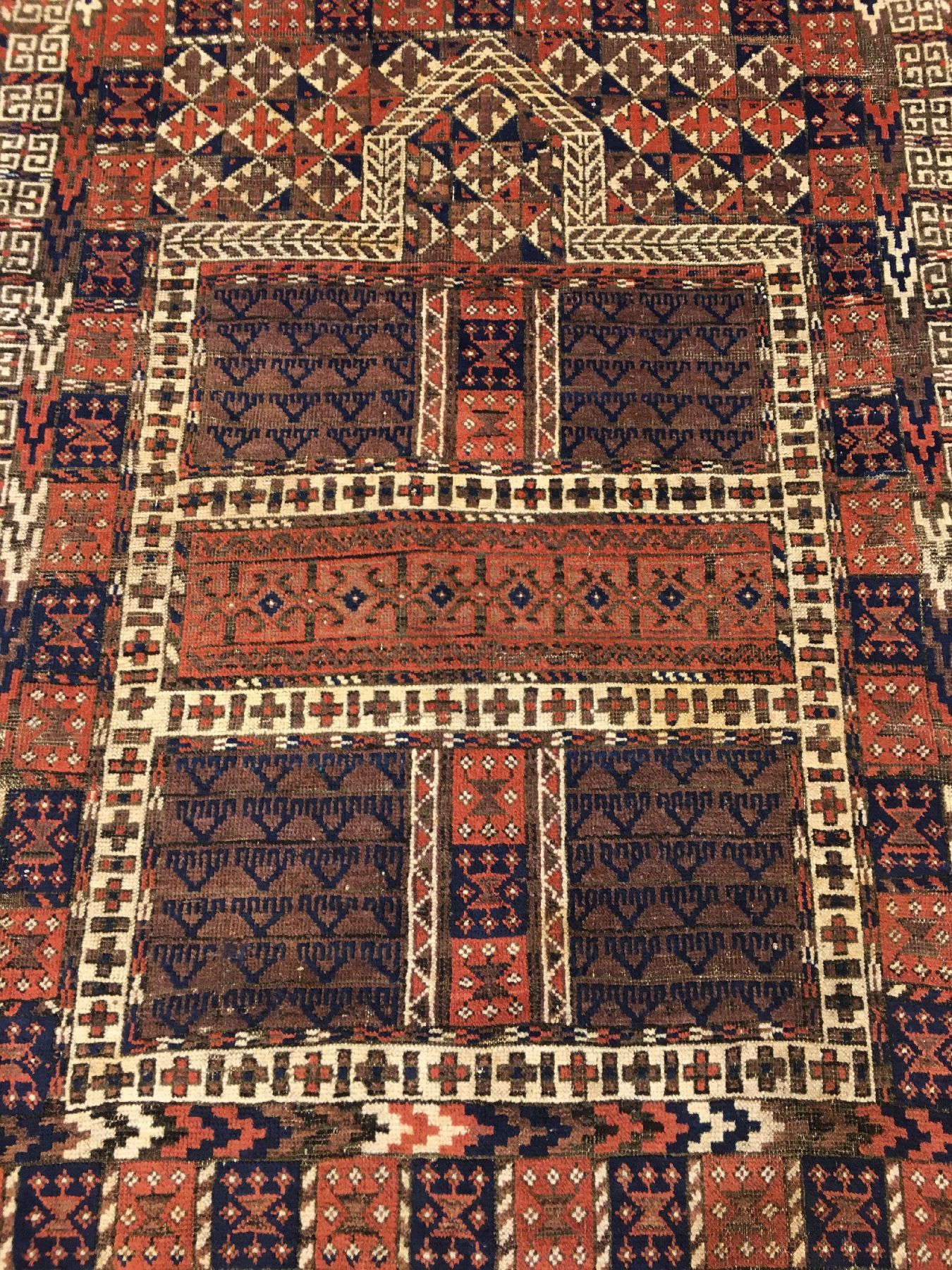 Detail d: Seltener Belutsch "Engsi" antik, Nordostpersien, 19.Jhd., Wolle geknüpft auf Wolle. Ungewöhnlicher Türeingangs-Teppich der Belutschen ...