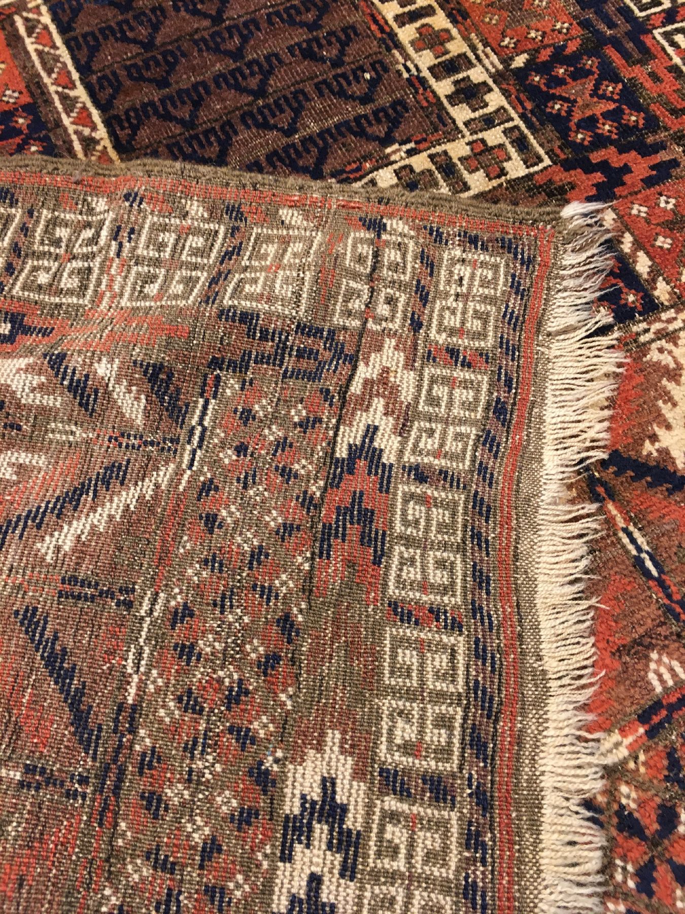 Detail h: Seltener Belutsch "Engsi" antik, Nordostpersien, 19.Jhd., Wolle geknüpft auf Wolle. Ungewöhnlicher Türeingangs-Teppich der Belutschen ...