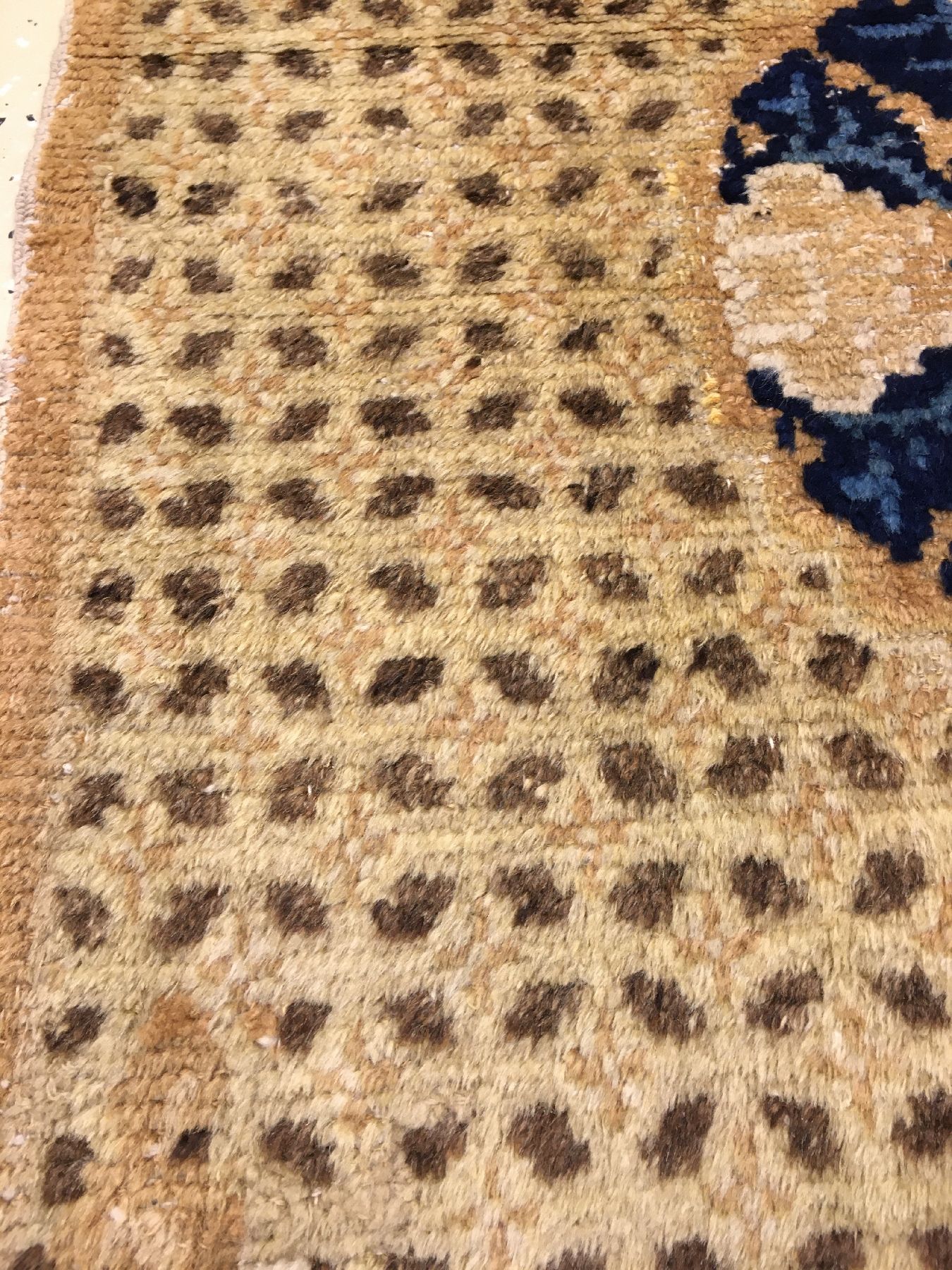 Detail d: Früher Ning-Hsia "Sitzbankteppich" antik (Maisfeldmuster), Westchina, 18.Jhd., Wolle geknüpft auf Baumwolle. Früher Sitzbankteppich mit ...