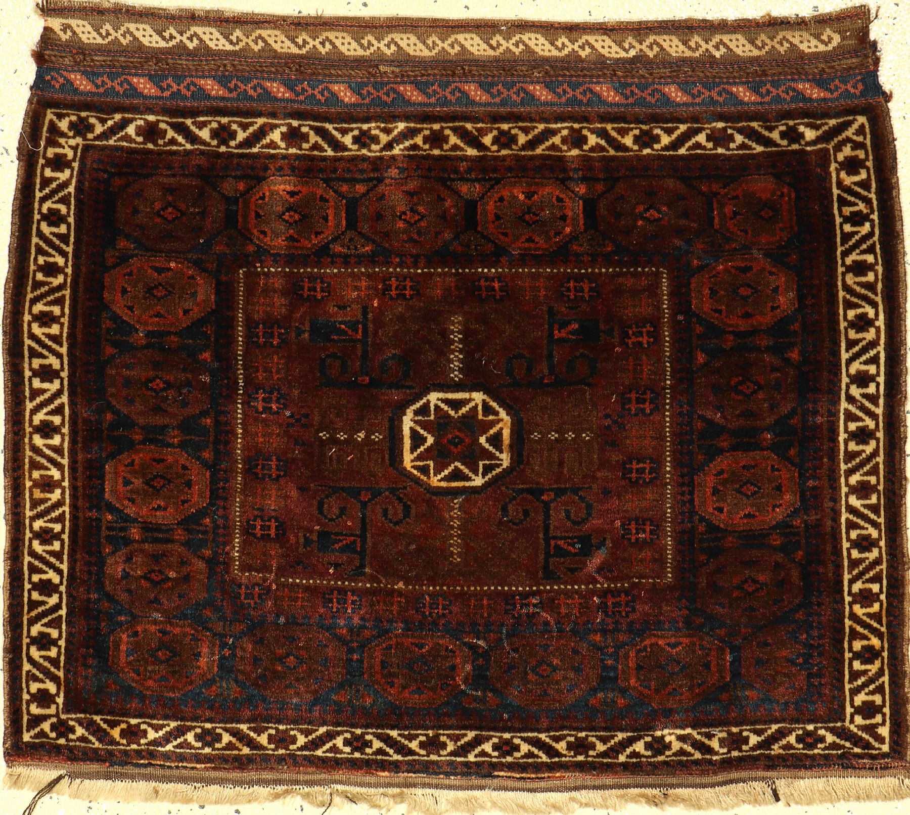 Belutsch Poshti, Persien, um 1900, Wolle auf Wolle, ca. 74 x 87 cm, EHZ: 3
