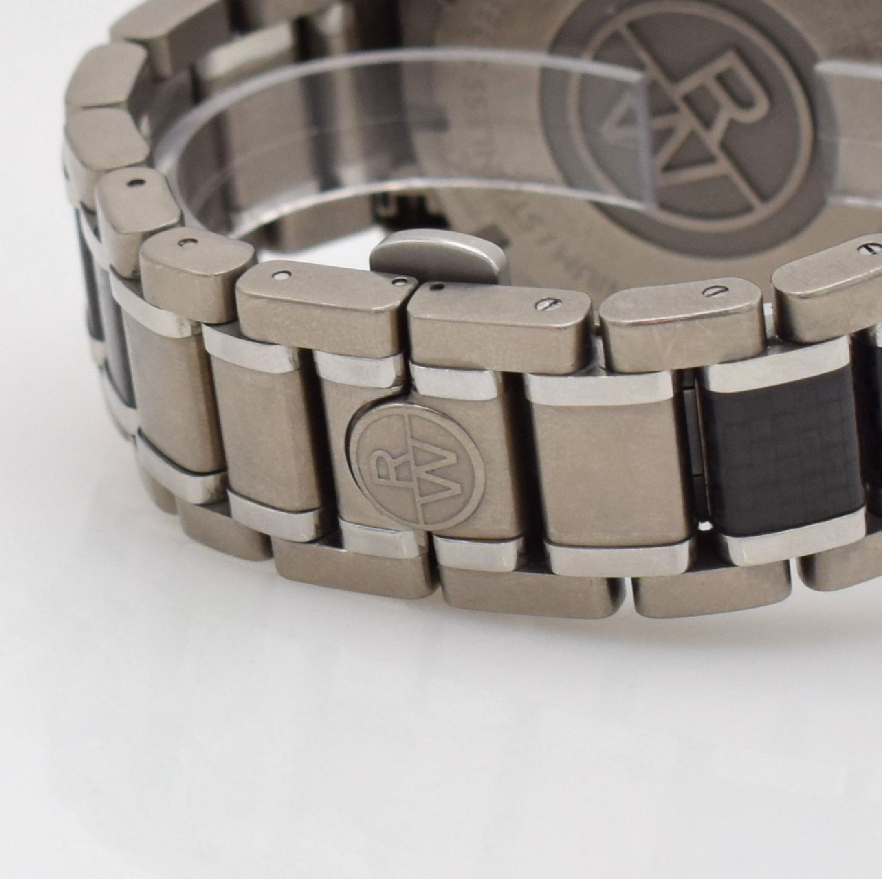 Detail d: RAYMOND WEIL Nabucco Herrenchronograph, Schweiz um 2010, Automatik, Ref. 7800, Titan/Stahl komb. Geh. inkl. Gliederband m. dopp. Faltschl., Boden, ...