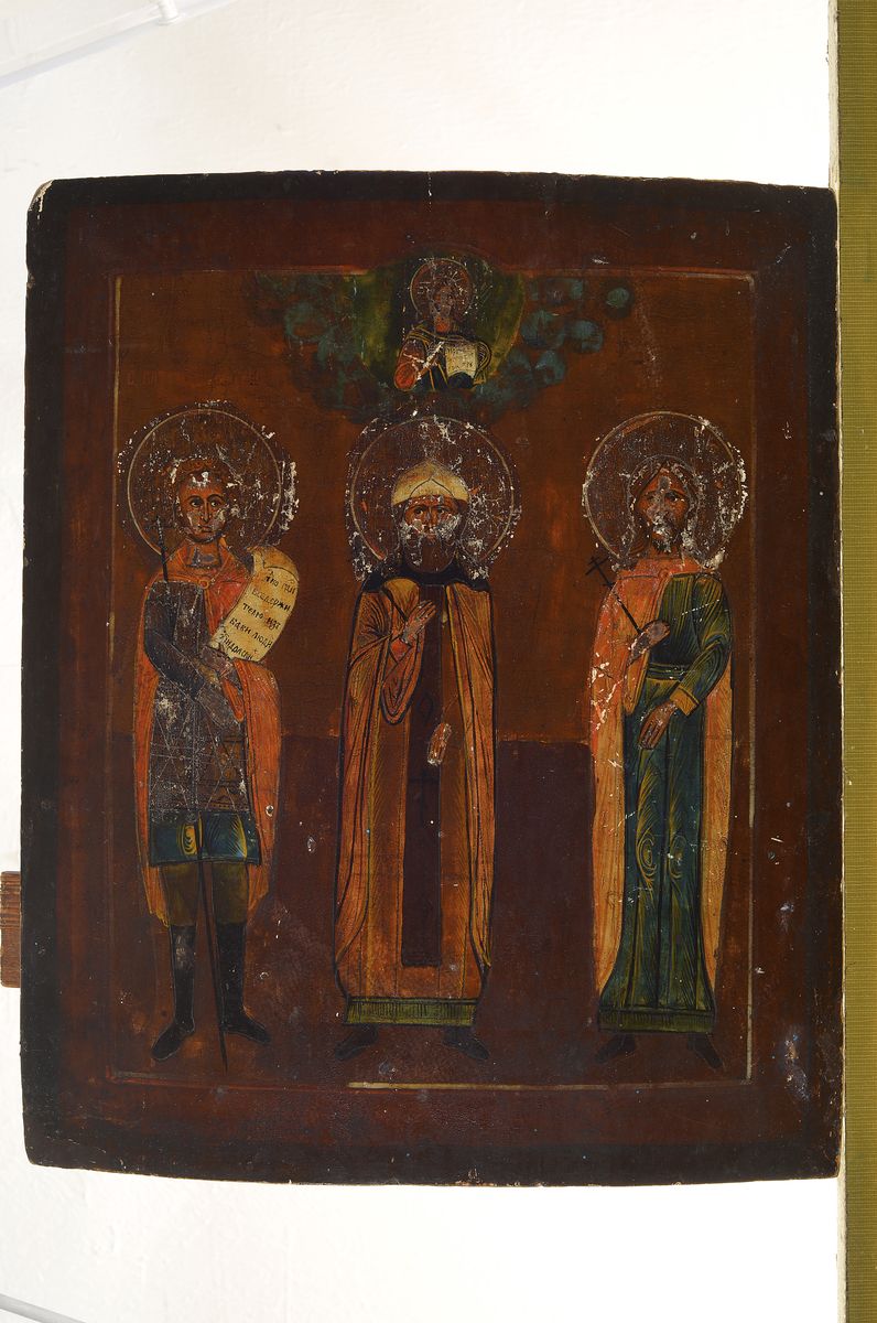 Detail k: Ikone, Russland, um 1850, drei Heilige, darüber Gottvater, Eitempera/Holz, leicht rest., leichte Altersschäden, 36 x 30 cm