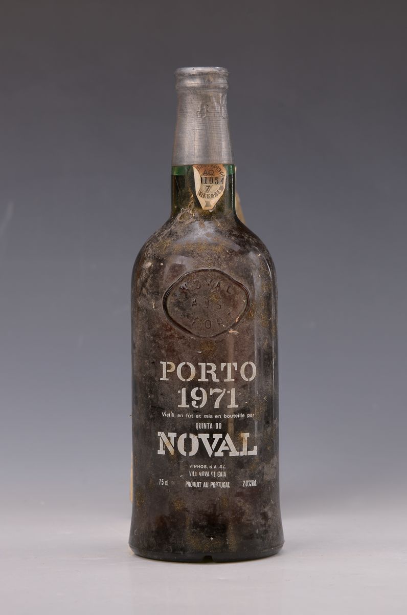 1 Fl. 1971 Quinta do Noval House Reserve, Portwein, rückseitiges Etikett besch., num. 391054, geprägte Kapsel, 1980 in Flaschen gefüllt, nicht ...