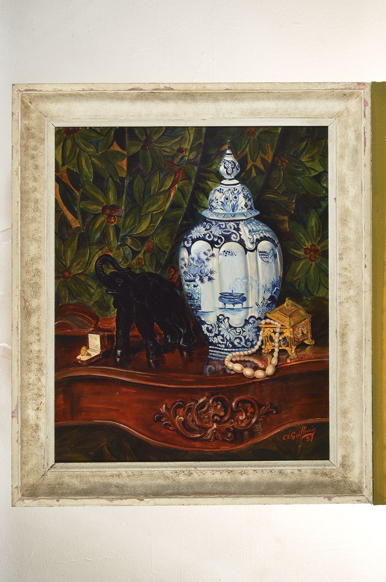 Detail k: Ch. Guillemin, datiert 1937, Stillleben mit Delfter Deckelvase und Elefantenfigur, Öl/Lwd, rechts unten signiert und dat., ca. 65x54cm, R. ca. ...