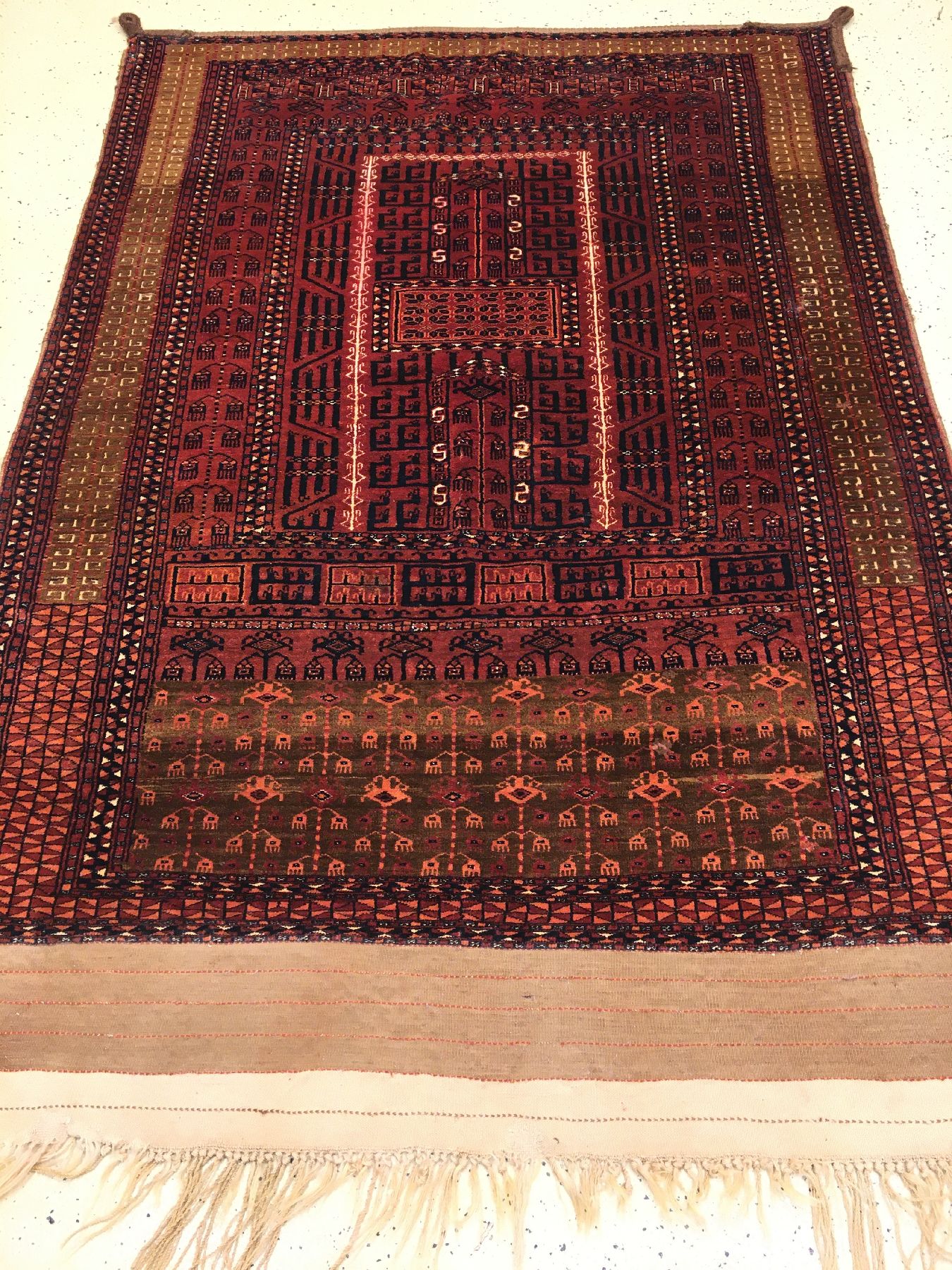Detail a: Feiner Saryk "Engsi" antik, Turkmenistan, 19.Jhd., Wolle mit weißen Baumwoll-Highlights geknüpft auf Wolle. Türeingangsteppich der ...