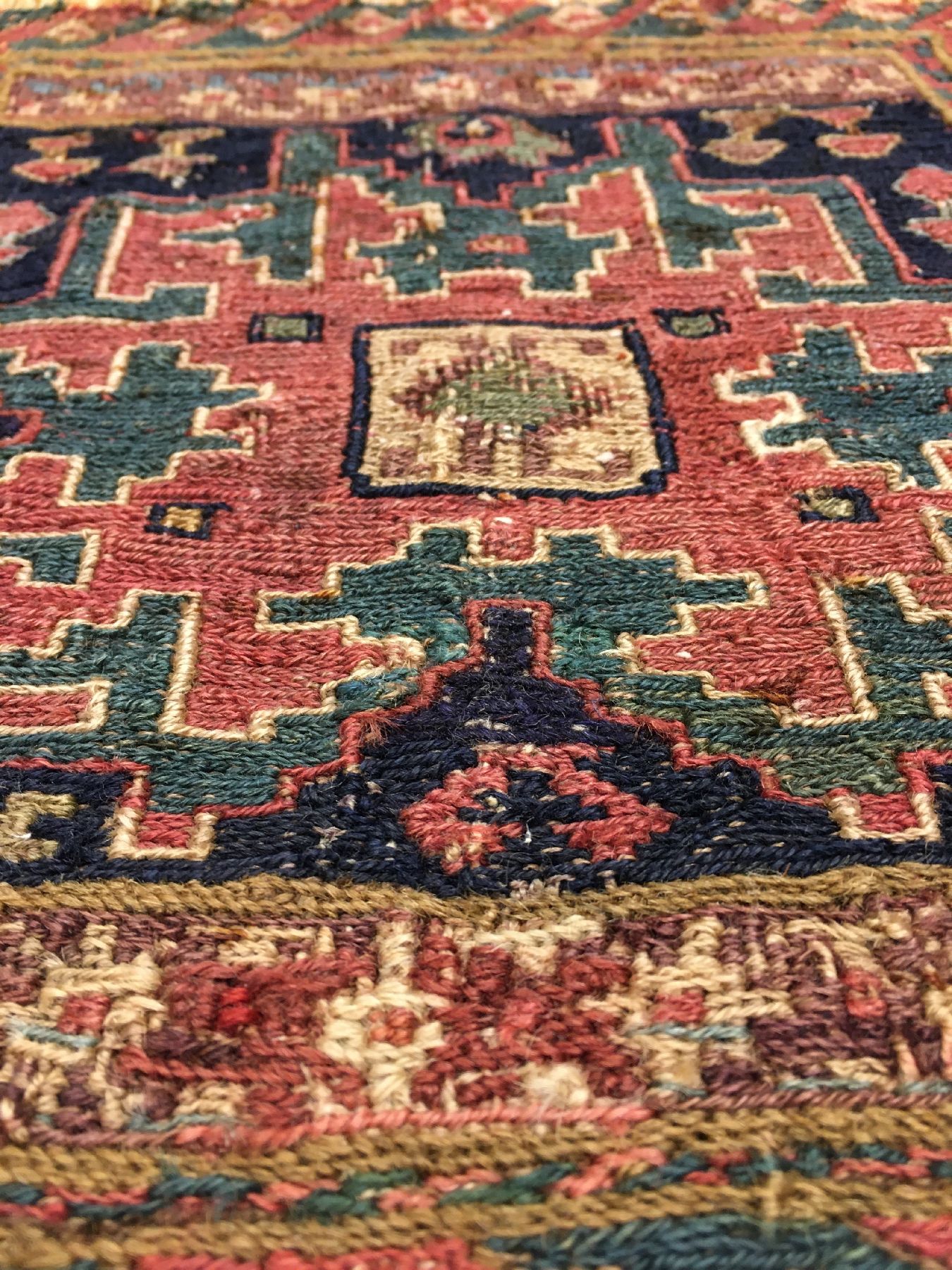 Detail c: Seltene Schahsavan-Sumakh "Chanteh" antik (Lesghi Stern), Nordwestpersien, 19.Jhd., Wolle gewebt auf Wolle. Miniatur-Taschenfront der ...