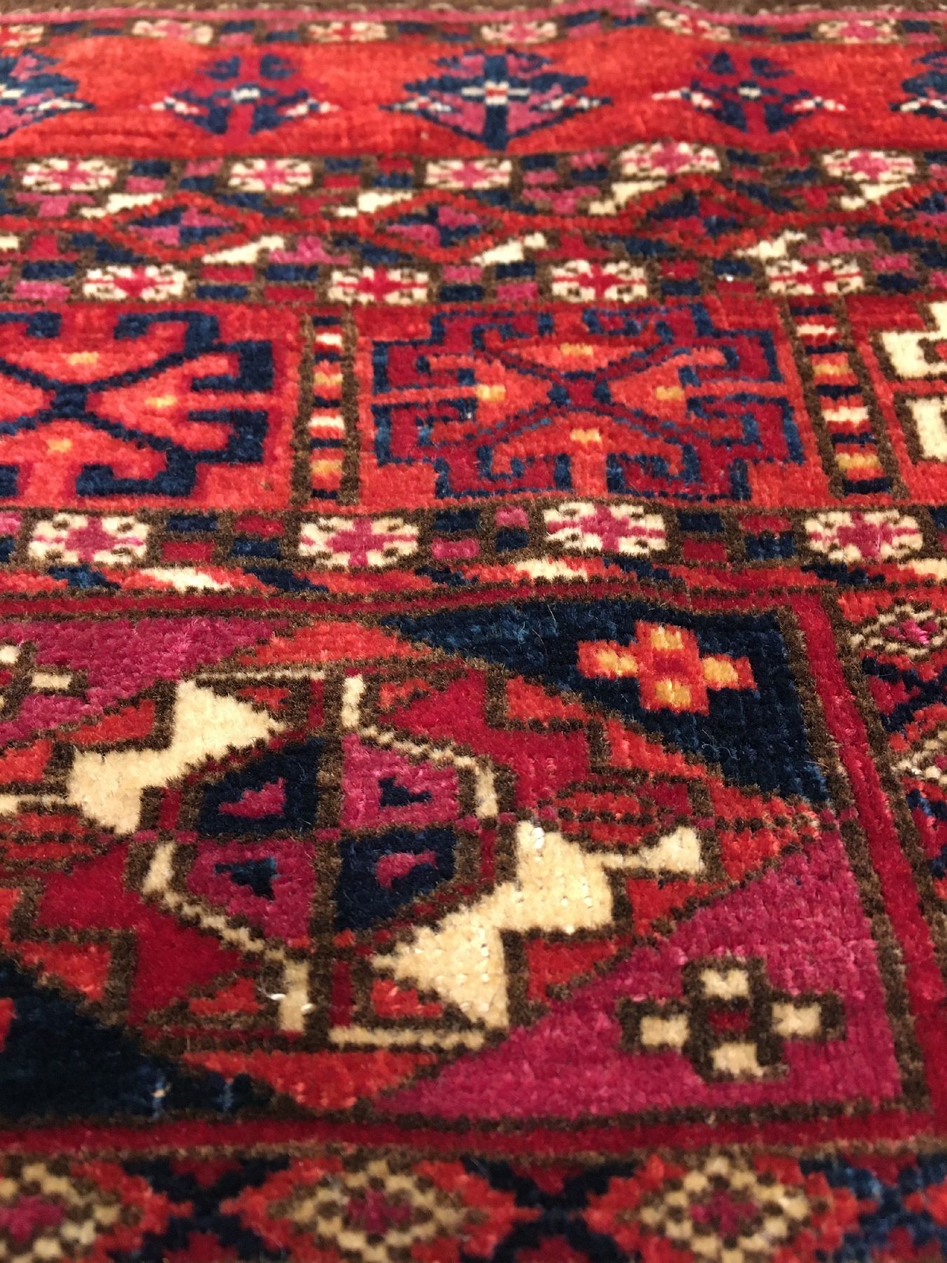 Detail c: Sehr feiner Tekke "Tschowal" antik, Turkmenistan, 19.Jhd., feine Flaumwolle geknüpft auf Wolle. Zelttasche der Tekke Turkmenen mit einem ...