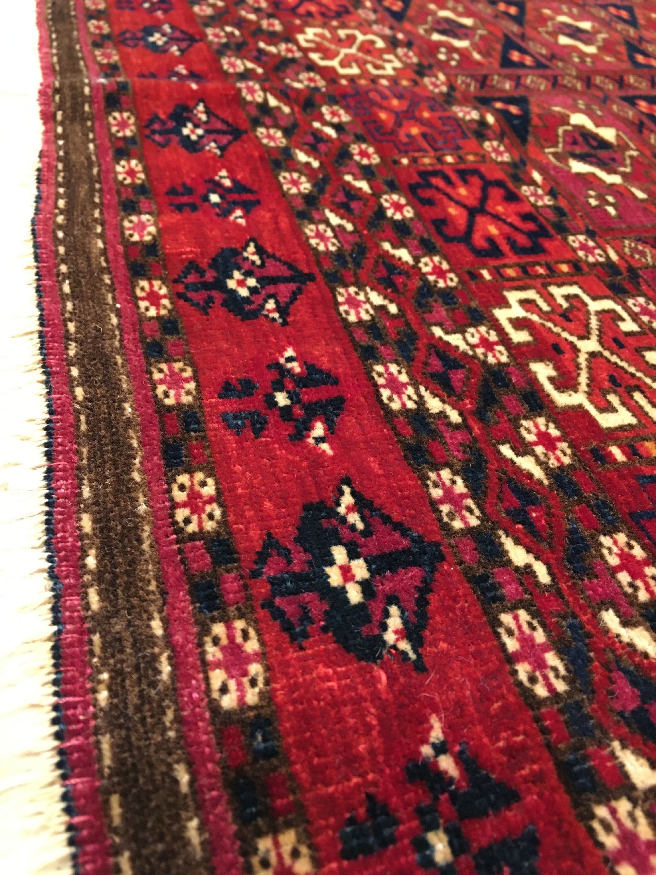 Detail e: Sehr feiner Tekke "Tschowal" antik, Turkmenistan, 19.Jhd., feine Flaumwolle geknüpft auf Wolle. Zelttasche der Tekke Turkmenen mit einem ...