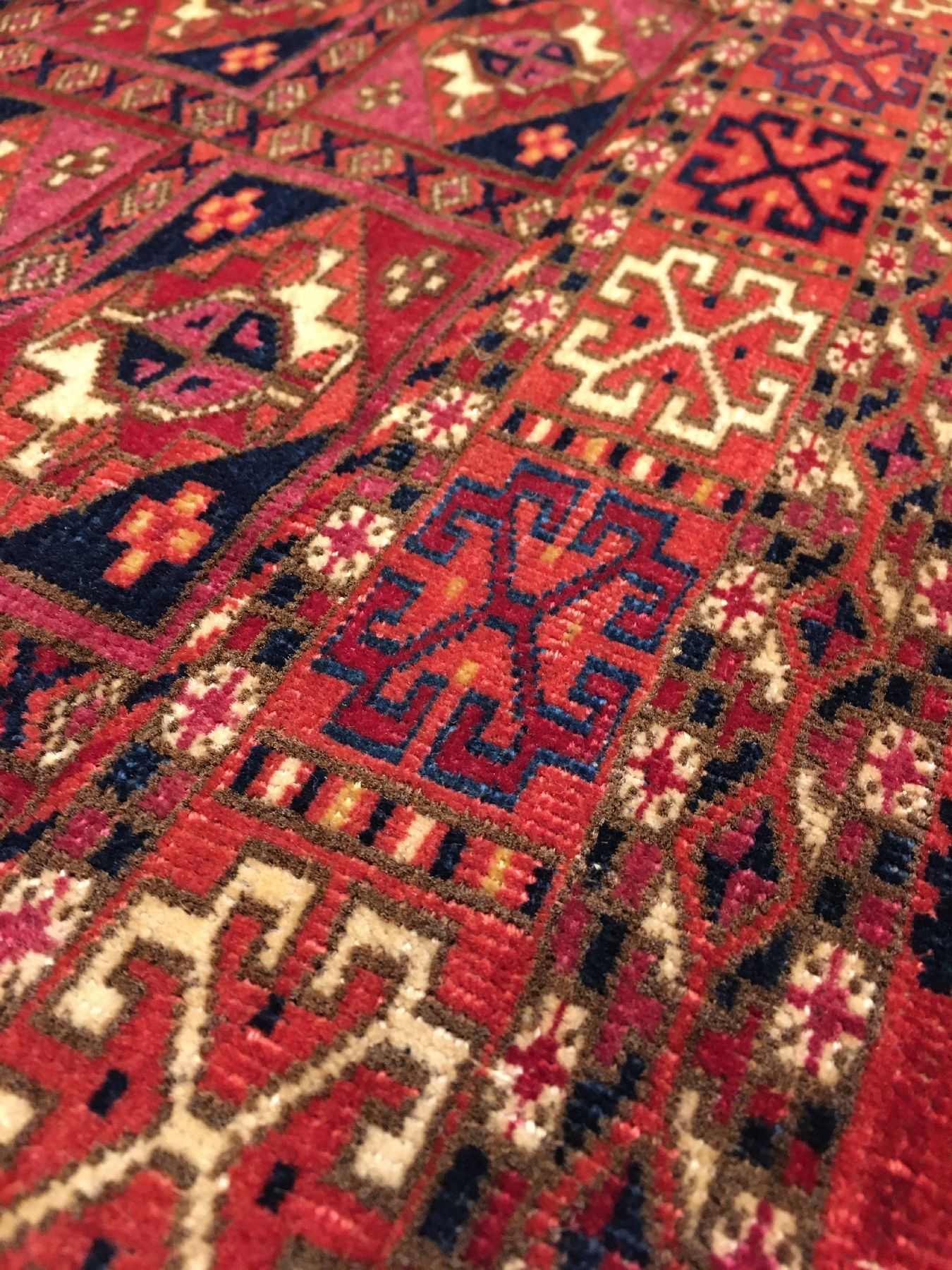 Detail f: Sehr feiner Tekke "Tschowal" antik, Turkmenistan, 19.Jhd., feine Flaumwolle geknüpft auf Wolle. Zelttasche der Tekke Turkmenen mit einem ...