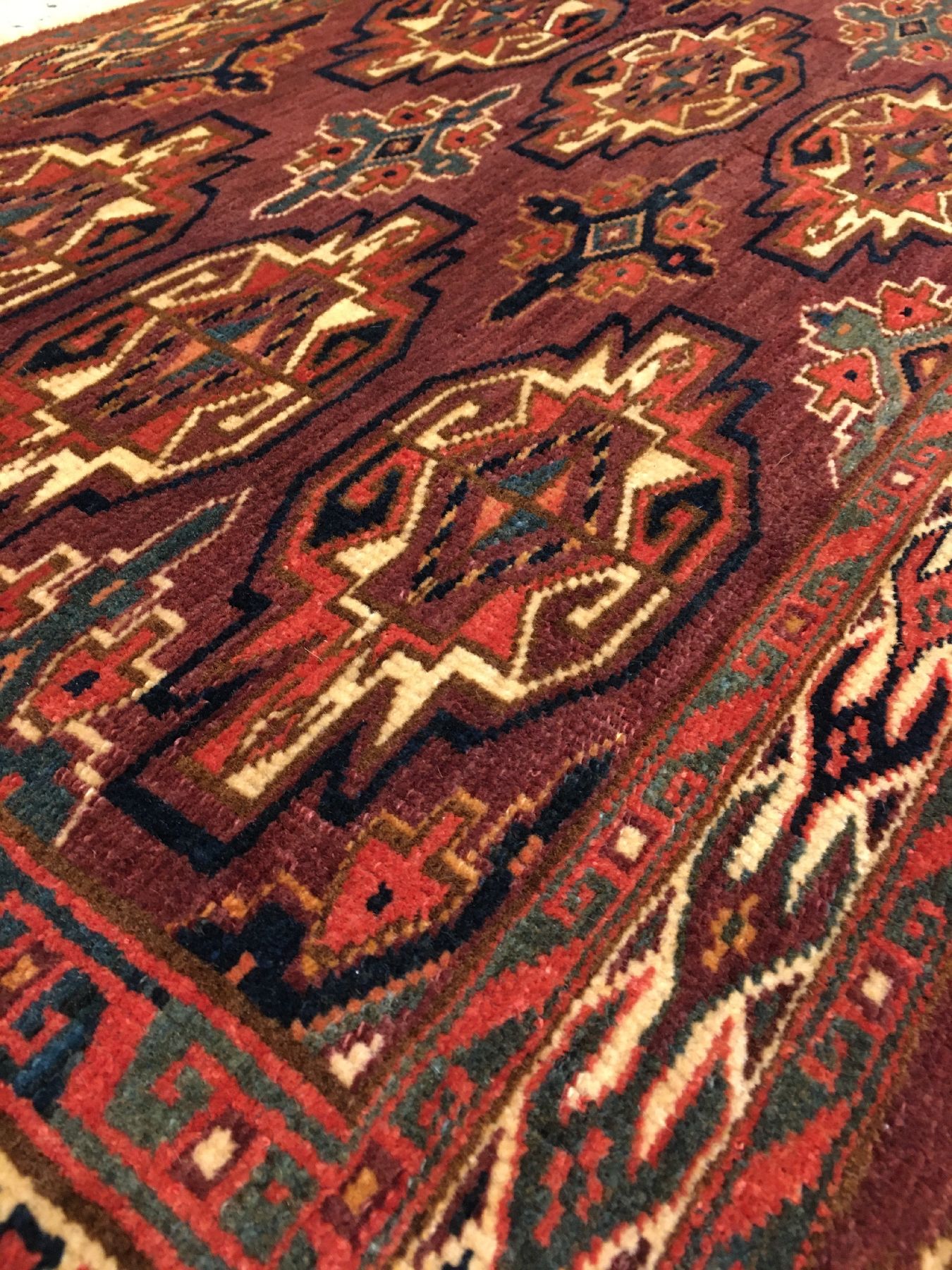 Detail b: Yomud "Tschowal" antik, Turkmenistan, 19.Jhd., Wolle geknüpft auf Wolle. Zelttasche der Yomuden mit Erre Sekundär-Güls und seltener ...