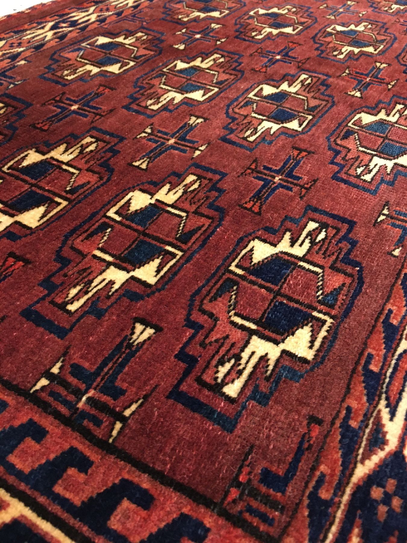 Detail b: Sehr feiner Yomud "Tschowal" antik, Turkmenistan, Mitte 19.Jhd., Wolle geknüpft auf Wolle. Seltener Tschowal der Yomuden in einer enorm ...