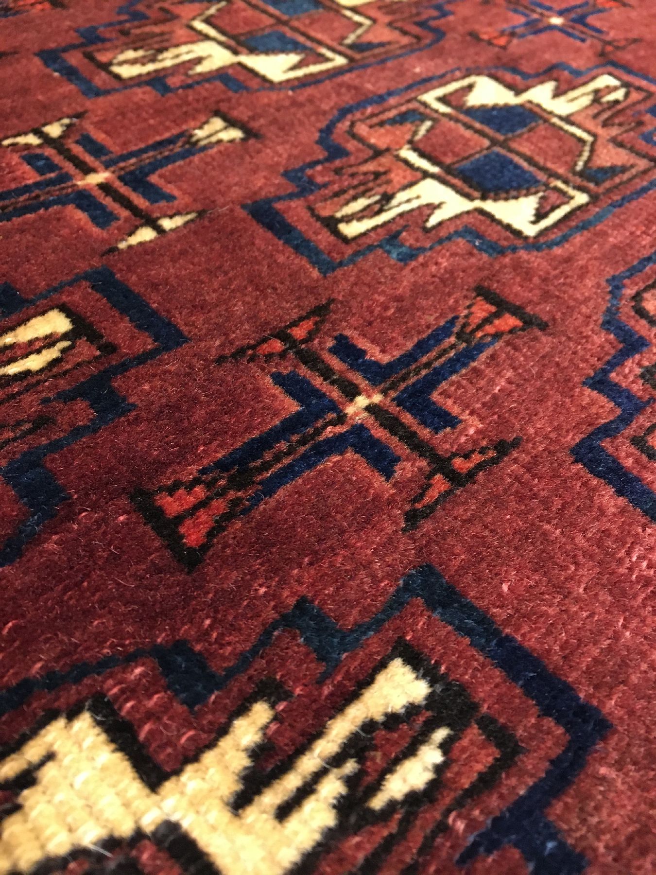 Detail d: Sehr feiner Yomud "Tschowal" antik, Turkmenistan, Mitte 19.Jhd., Wolle geknüpft auf Wolle. Seltener Tschowal der Yomuden in einer enorm ...