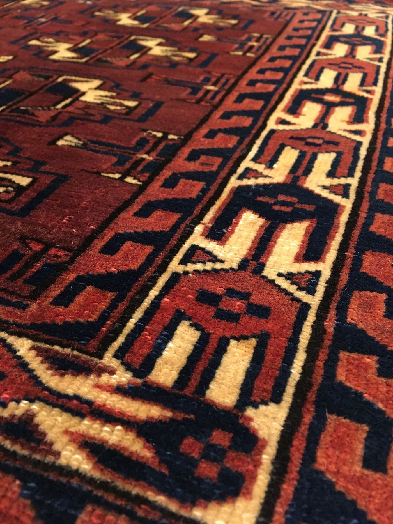 Detail e: Sehr feiner Yomud "Tschowal" antik, Turkmenistan, Mitte 19.Jhd., Wolle geknüpft auf Wolle. Seltener Tschowal der Yomuden in einer enorm ...