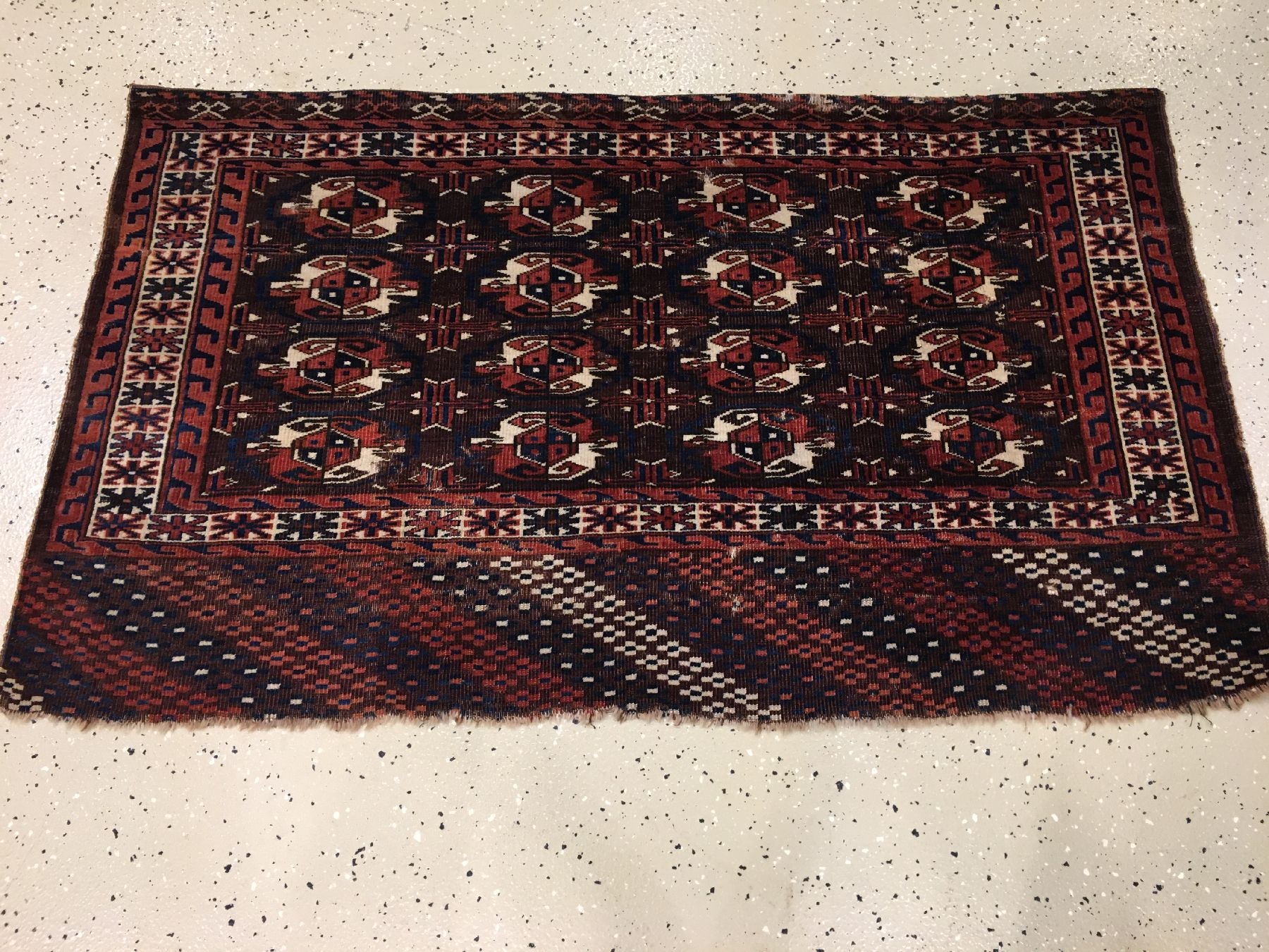 Detail a: Yomud "Tschowal" antik, Turkmenistan, 19.Jhd., Wolle geknüpft auf Wolle. Feine Zelttasche der Yomuden mit seltener Schürzen-Zeichnung. ...