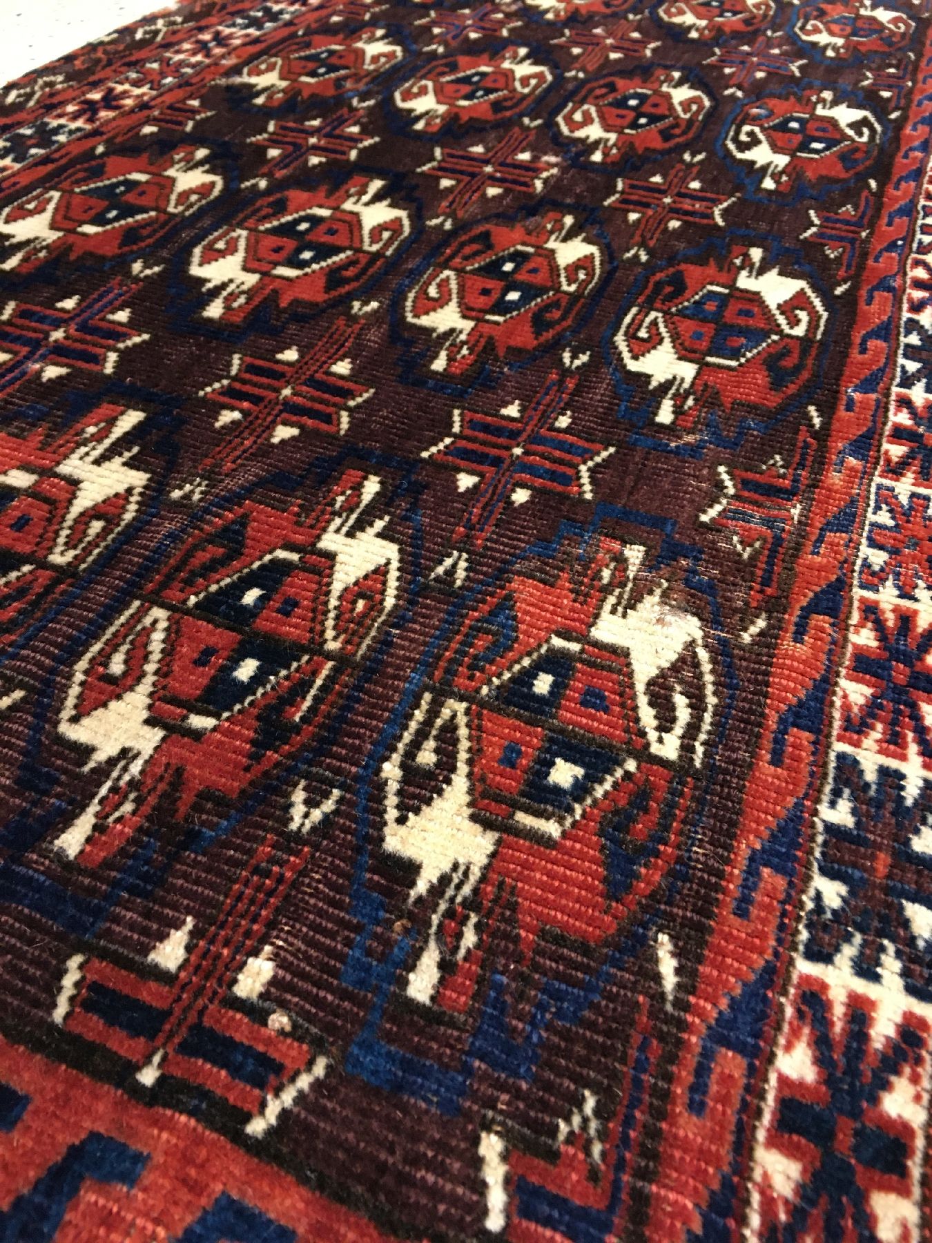 Detail b: Yomud "Tschowal" antik, Turkmenistan, 19.Jhd., Wolle geknüpft auf Wolle. Feine Zelttasche der Yomuden mit seltener Schürzen-Zeichnung. ...