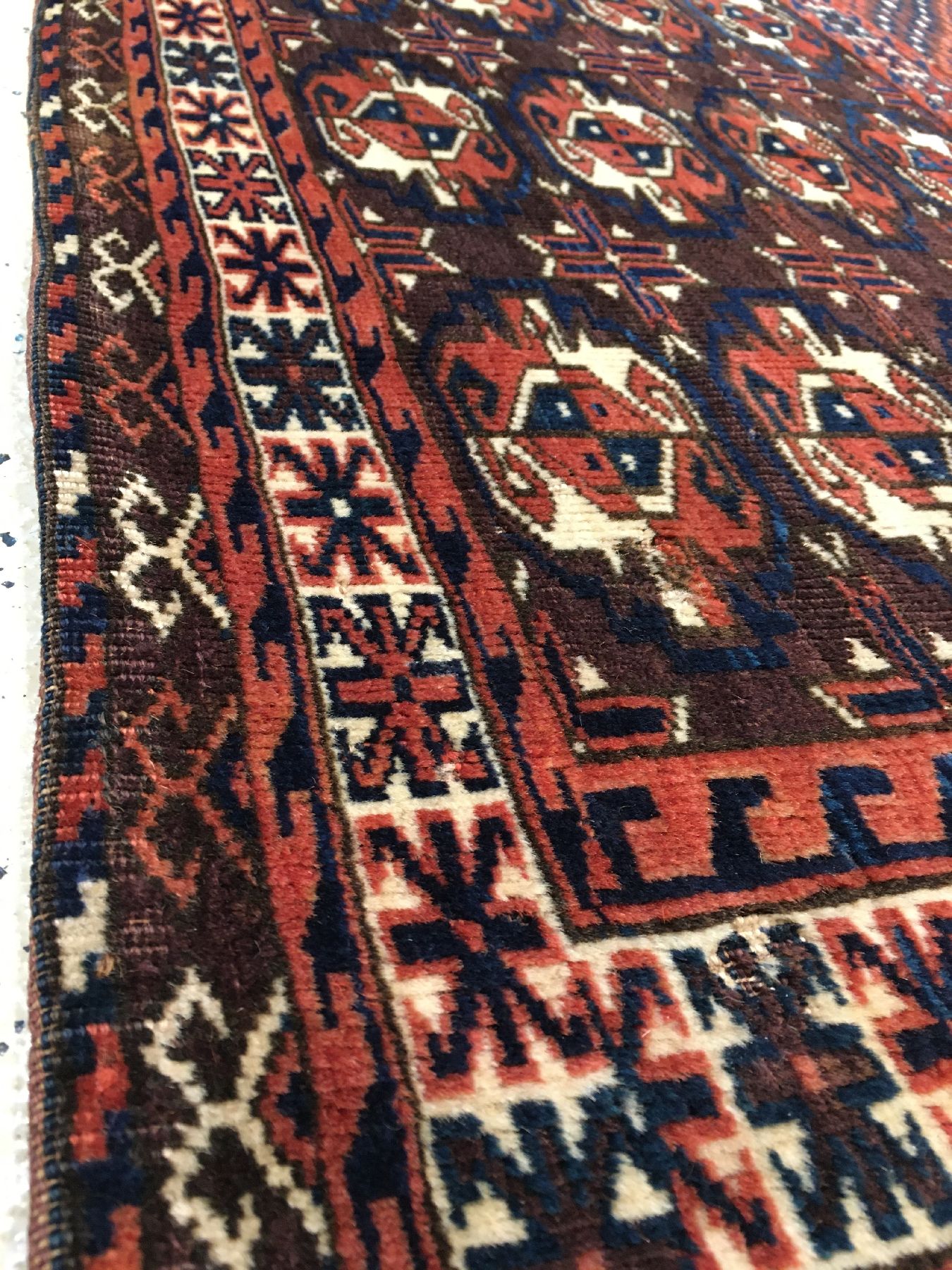Detail e: Yomud "Tschowal" antik, Turkmenistan, 19.Jhd., Wolle geknüpft auf Wolle. Feine Zelttasche der Yomuden mit seltener Schürzen-Zeichnung. ...