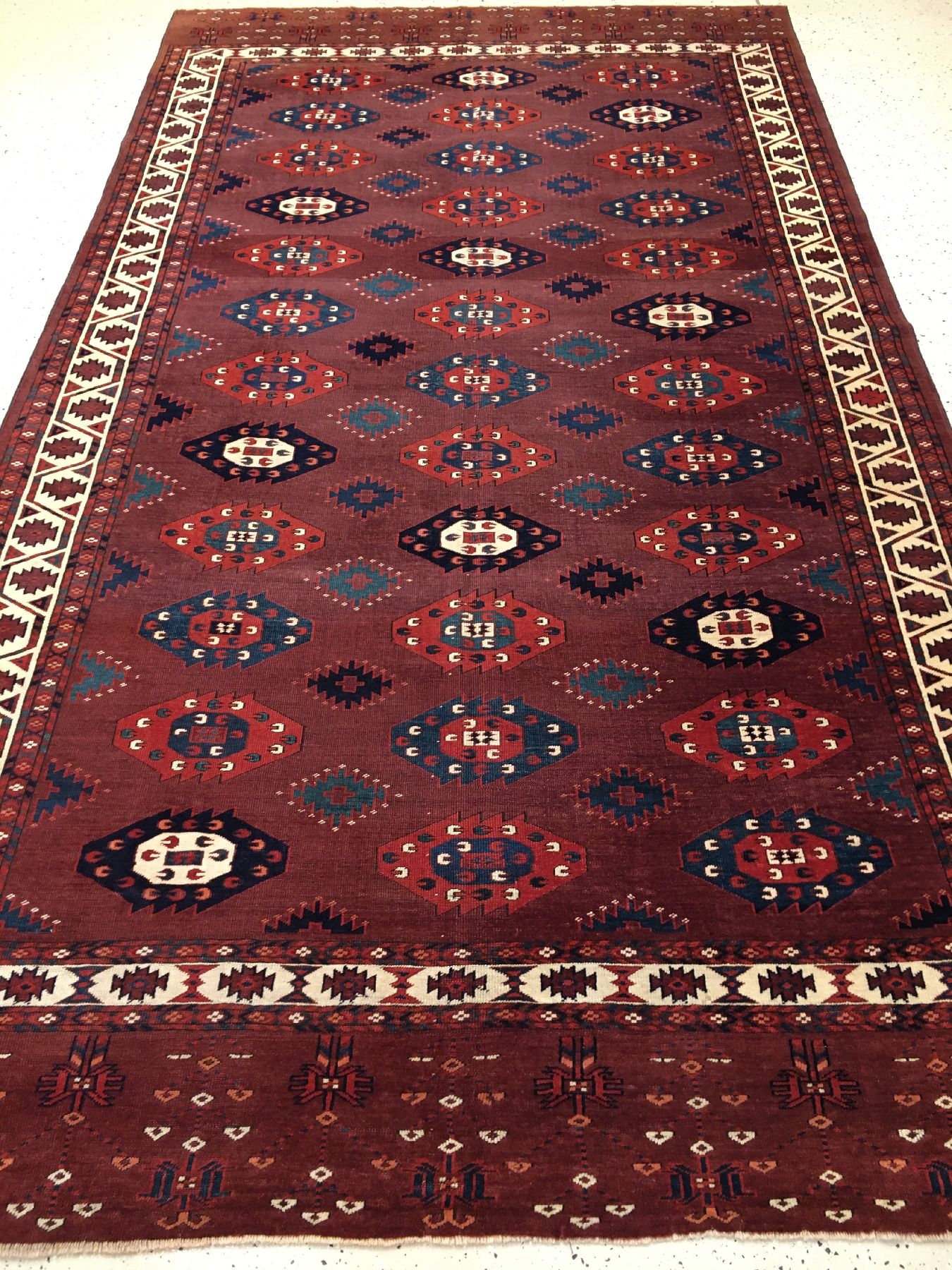 Detail a: Seltener feiner Yomud C-Gül "Hauptteppich" antik, Turkmenistan, 19.Jhd., Wolle geknüpft auf Wolle. Bemerkenswert fein geknüpfter ...