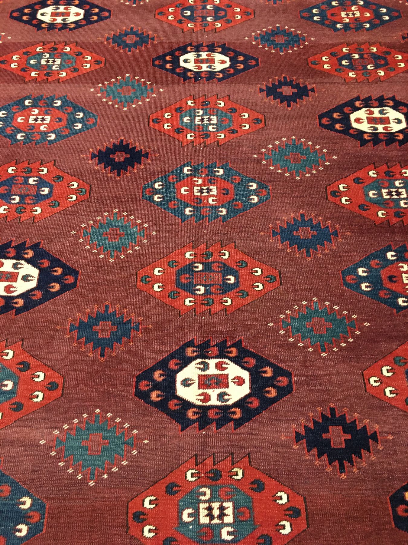 Detail c: Seltener feiner Yomud C-Gül "Hauptteppich" antik, Turkmenistan, 19.Jhd., Wolle geknüpft auf Wolle. Bemerkenswert fein geknüpfter ...