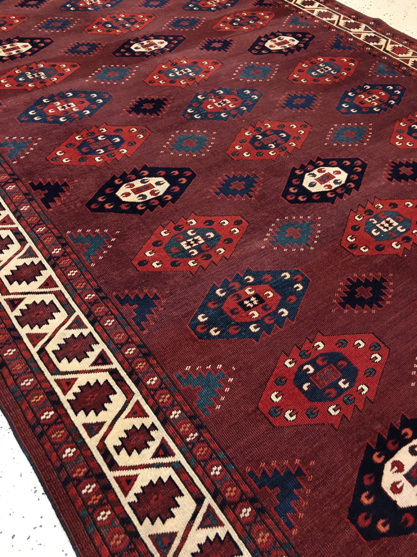 Detail d: Seltener feiner Yomud C-Gül "Hauptteppich" antik, Turkmenistan, 19.Jhd., Wolle geknüpft auf Wolle. Bemerkenswert fein geknüpfter ...
