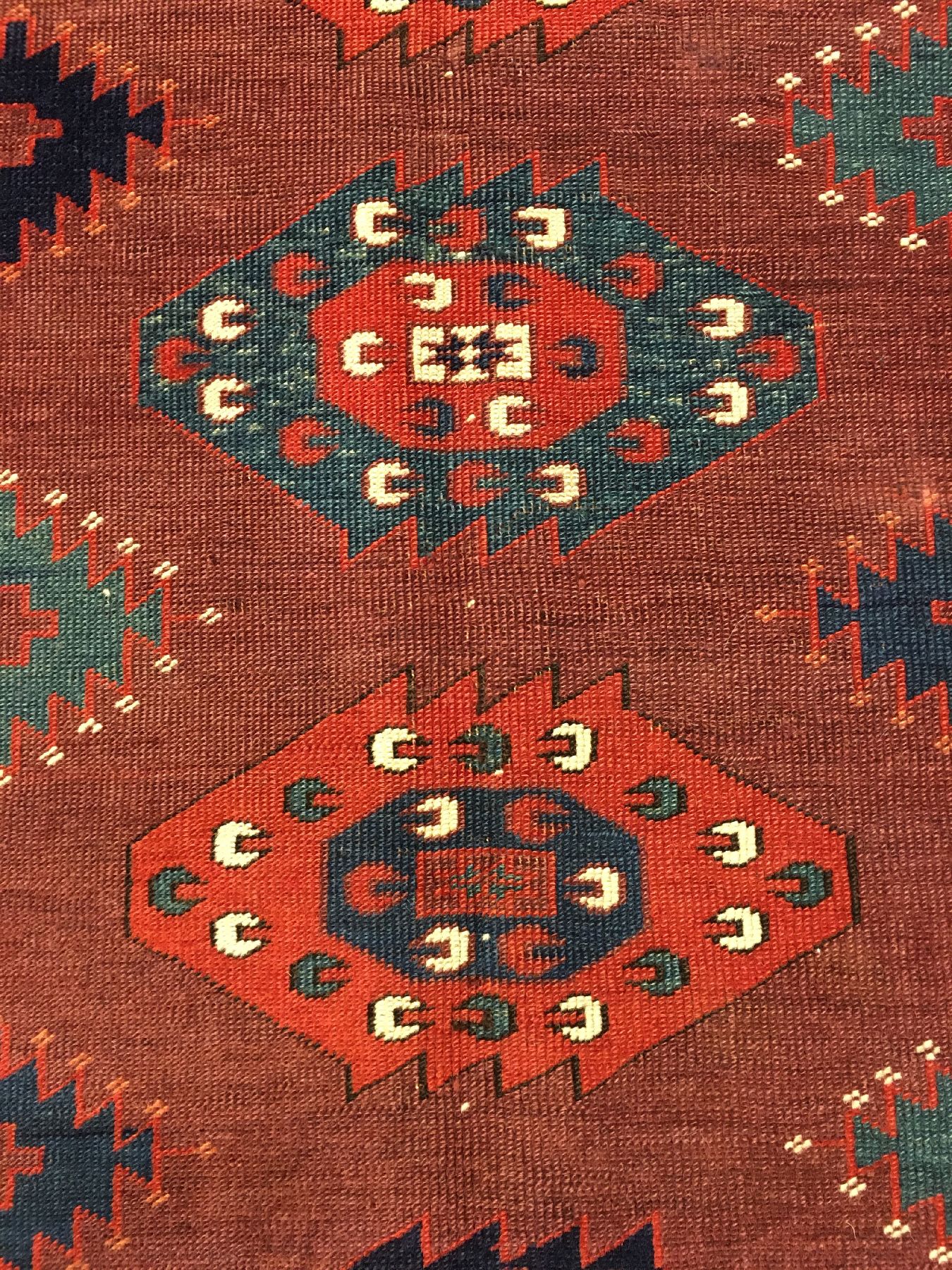 Detail e: Seltener feiner Yomud C-Gül "Hauptteppich" antik, Turkmenistan, 19.Jhd., Wolle geknüpft auf Wolle. Bemerkenswert fein geknüpfter ...