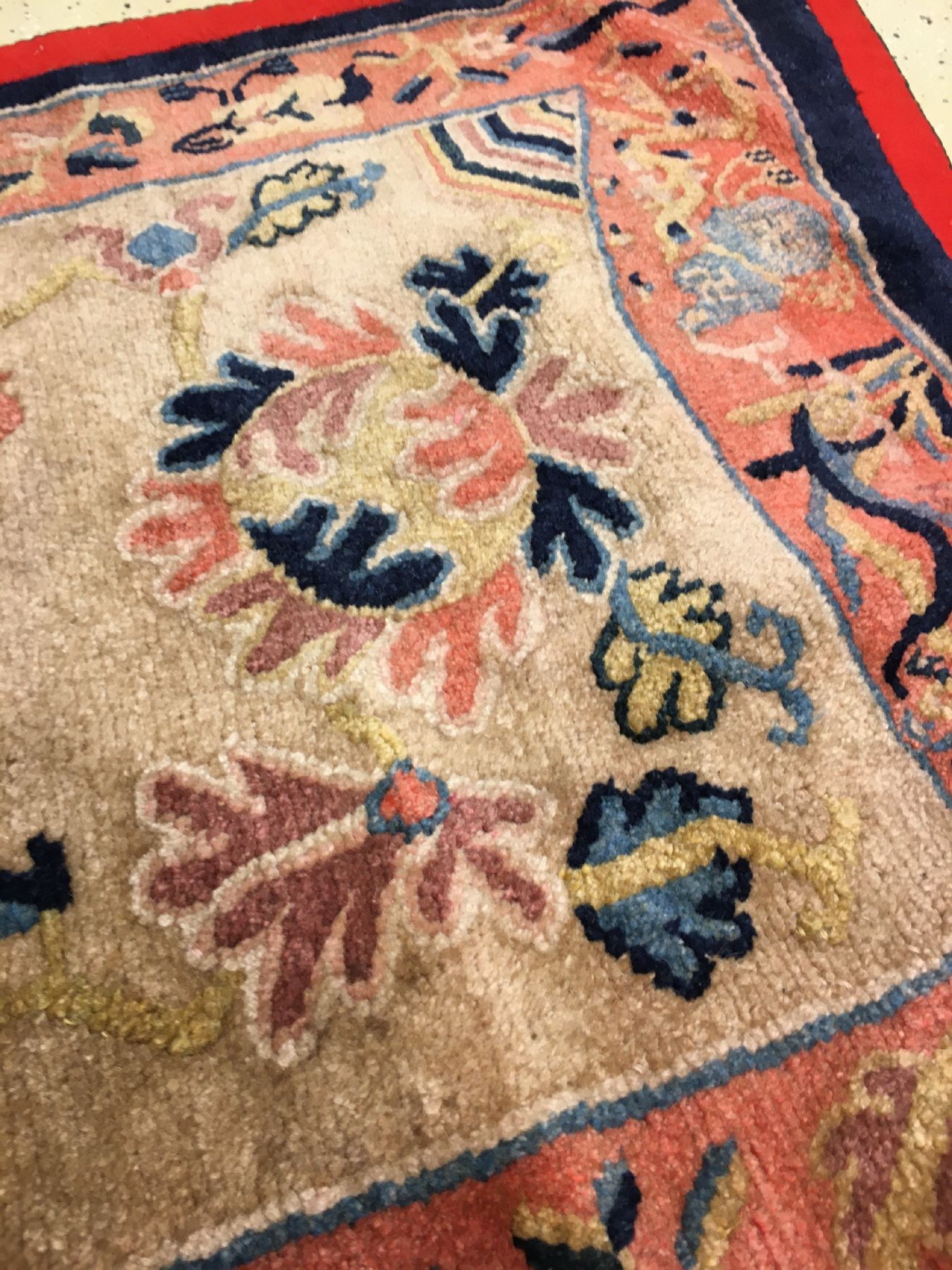 Detail e: Schigatse "Makden" alt, Südtibet, um 1920, Wolle geknüpft auf Wolle. Tibetische Sattelauflage mit Symbolornamentik. Sammelwürdig, ca. ...
