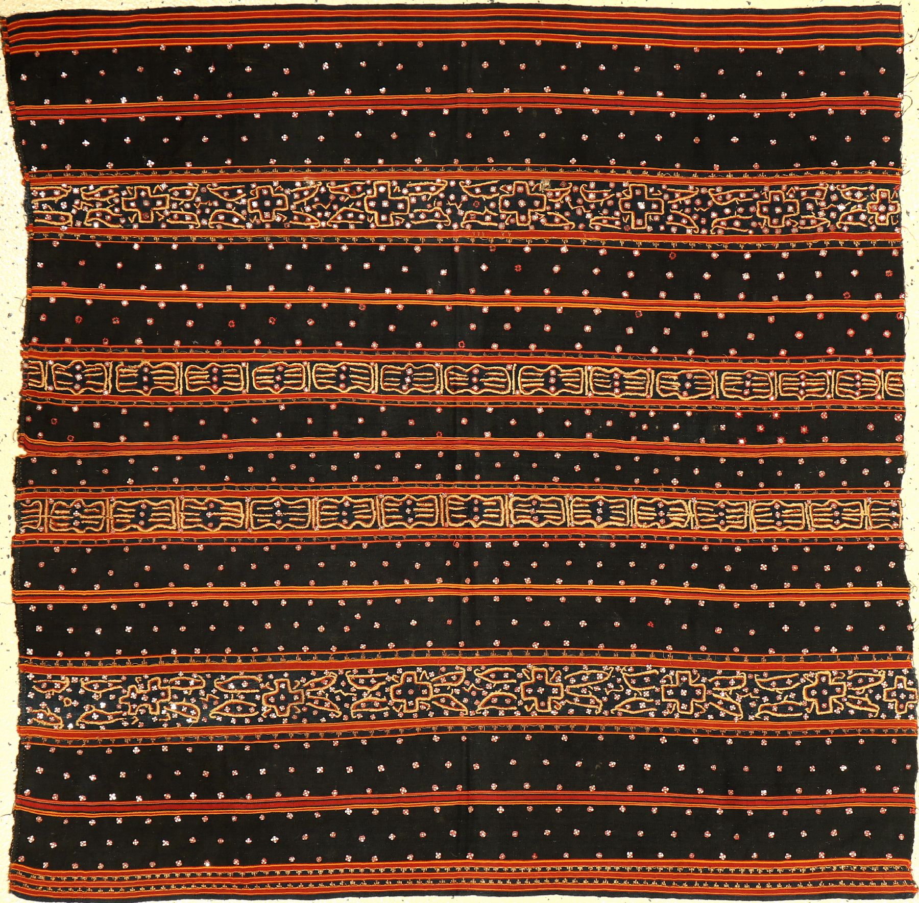 Feines indonesisches "Zeremonial-Textil" (Metall-Highlights) antik, Indonesien, um 1900, Metallstickerei auf Baumwolle. Aufwändige ...