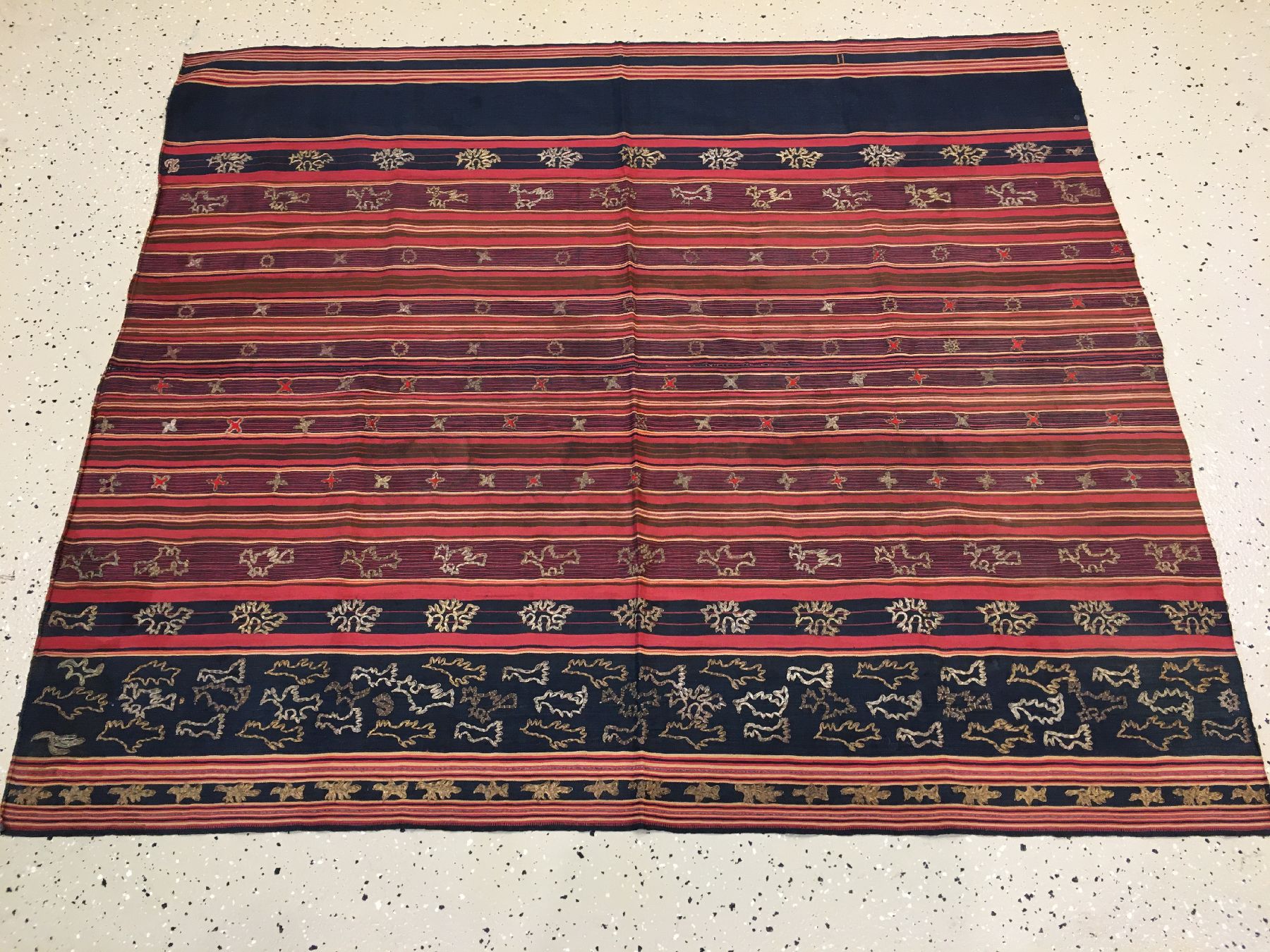 Detail a: Feines indonesisches "Zeremonial-Textil" (Metall-Highlights) antik, Indonesien, um 1900, Metallstickerei auf Baumwolle. Sehr seltenes ...