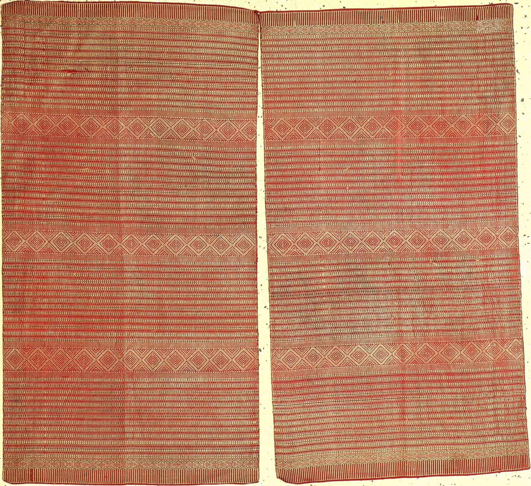 Sehr feines metallbroschiertes indonesisches "Zeremonial-Textil" antik, Indonesien, Ende 19.Jhd., Metall auf Seide. Sehr feine und ...