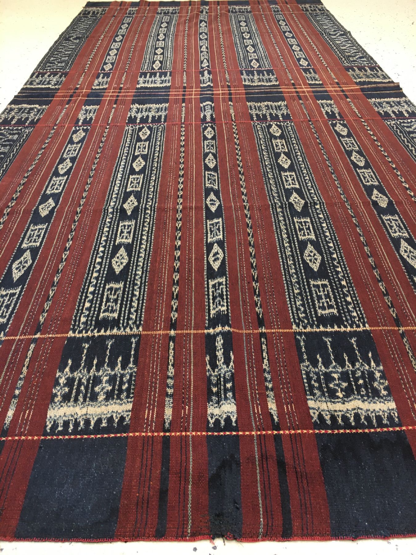 Detail b: Feines indonesisches "Ikat" alt, Indonesien, um 1930, Baumwolle. Feines Ikat-Tuch der Einheimischen mit charakteristischen Muster. ...