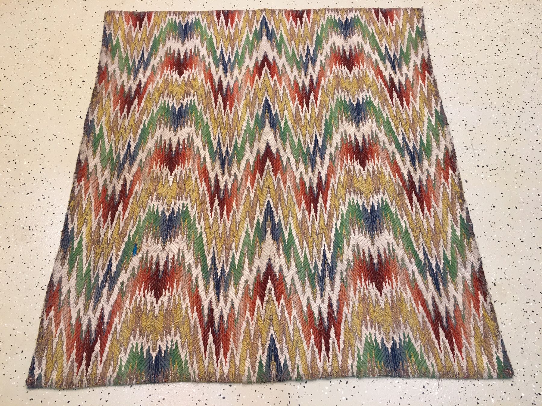 Detail a: Seltenes Bargello "Textil" Stickerei antik (Flammen Muster), Italien, 19.Jhd., Wolle mit Baumwolle gestickt auf Wolle. Dekoratives ...