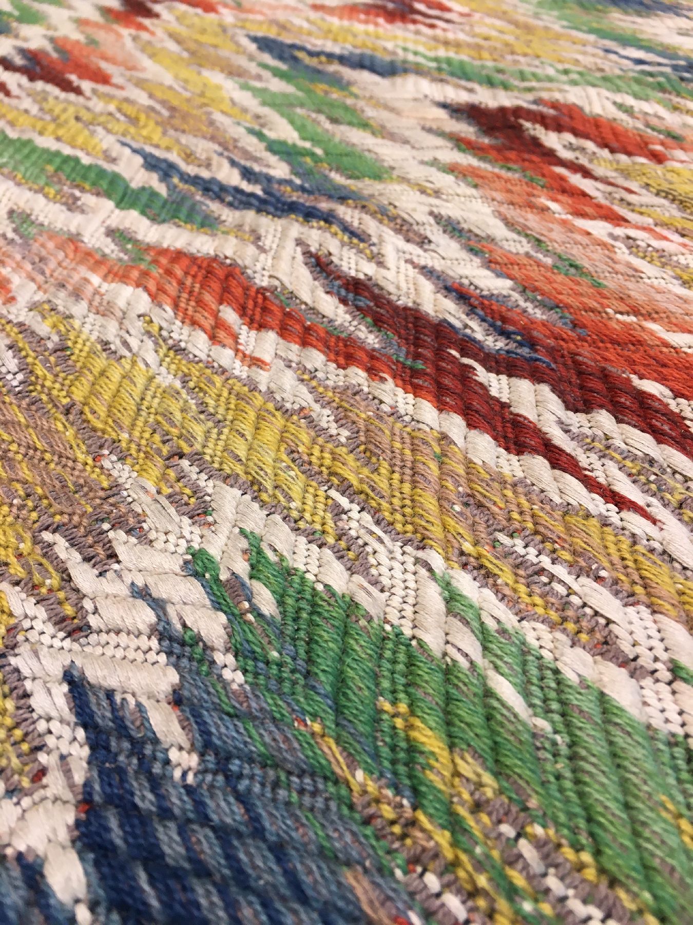 Detail e: Seltenes Bargello "Textil" Stickerei antik (Flammen Muster), Italien, 19.Jhd., Wolle mit Baumwolle gestickt auf Wolle. Dekoratives ...