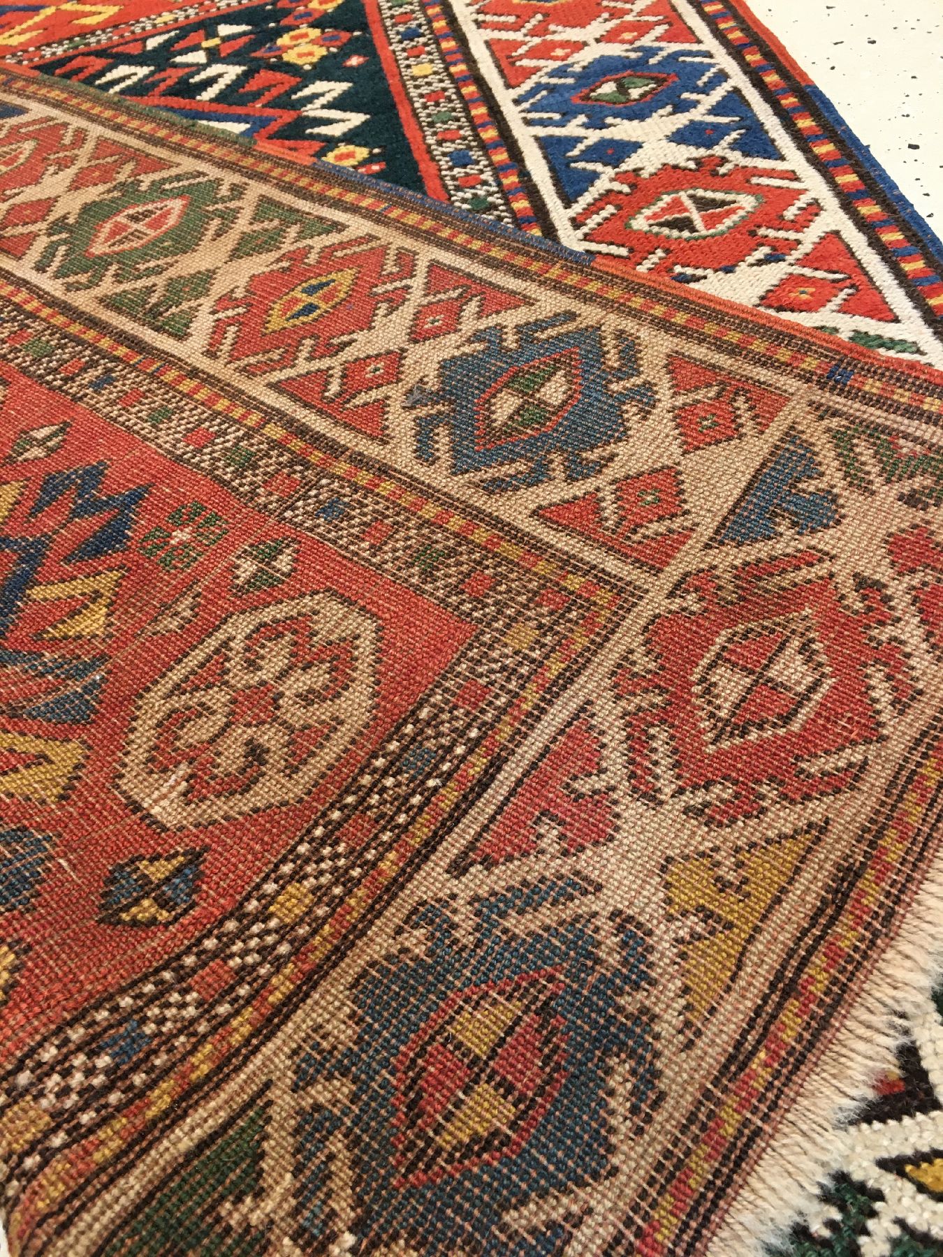 Detail h: Kasak "Galerie" antik, Zentralkaukasus, 19.Jhd., Wolle geknüpft auf Wolle. Dekorativer und sammelwürdiger Kasak mit Kassettenmuster und ...