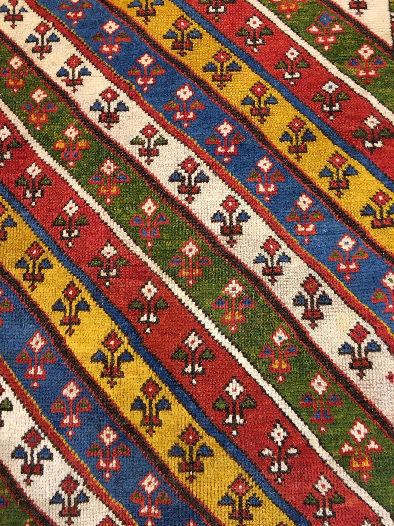 Detail d: Streifen Kasak antik, Südwestkaukasus, 19.Jhd., Wolle geknüpft auf Wolle. Farbenfroher Kasak mit bunten diagonalstreifen und schmaler Sternen ...