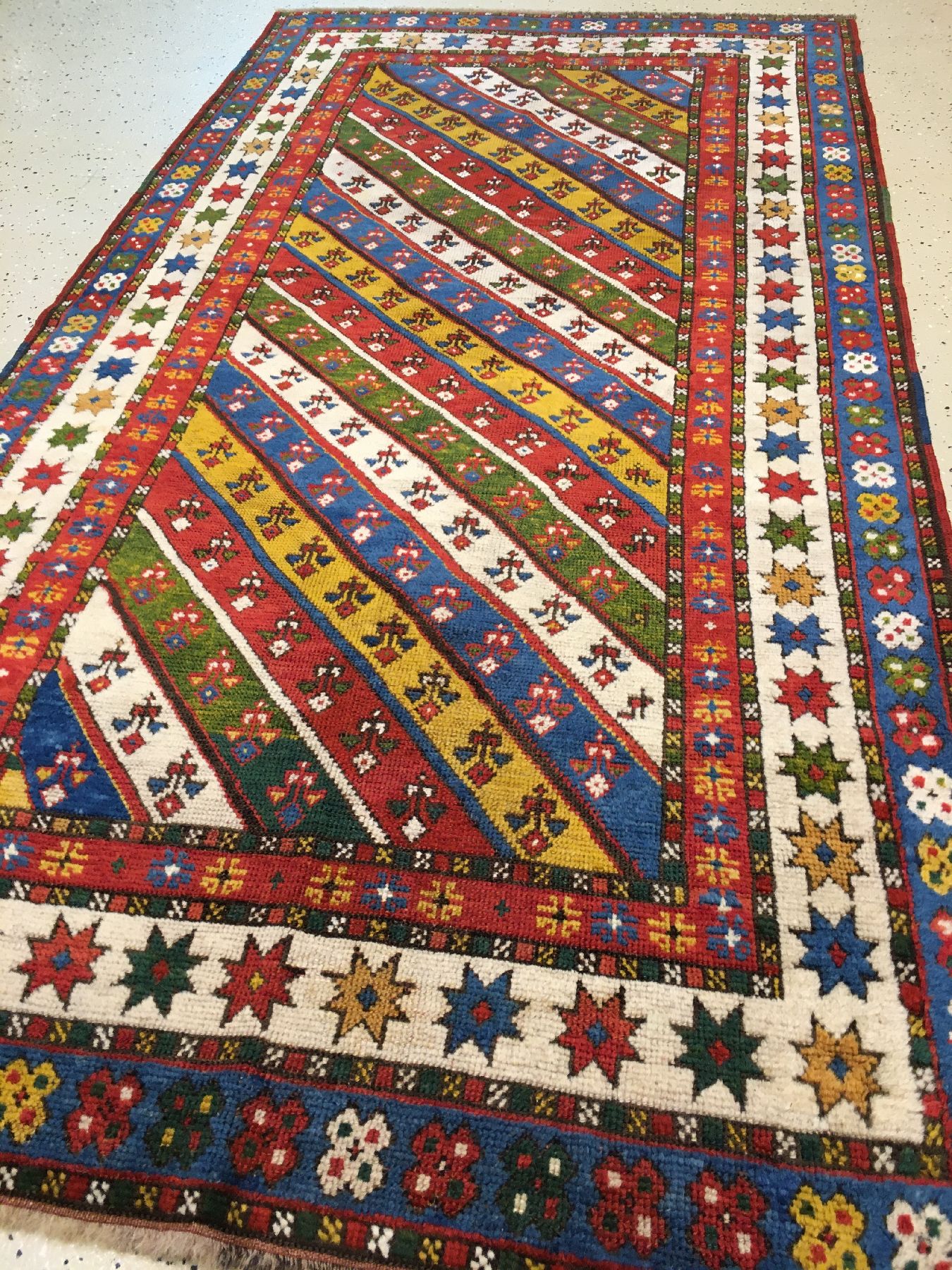 Detail g: Streifen Kasak antik, Südwestkaukasus, 19.Jhd., Wolle geknüpft auf Wolle. Farbenfroher Kasak mit bunten diagonalstreifen und schmaler Sternen ...